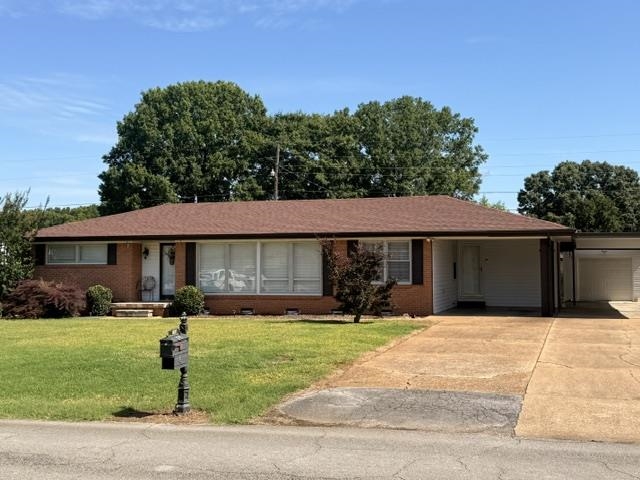 807 Tyler Ave, Muscle Shoals, AL 35661 — photo 1