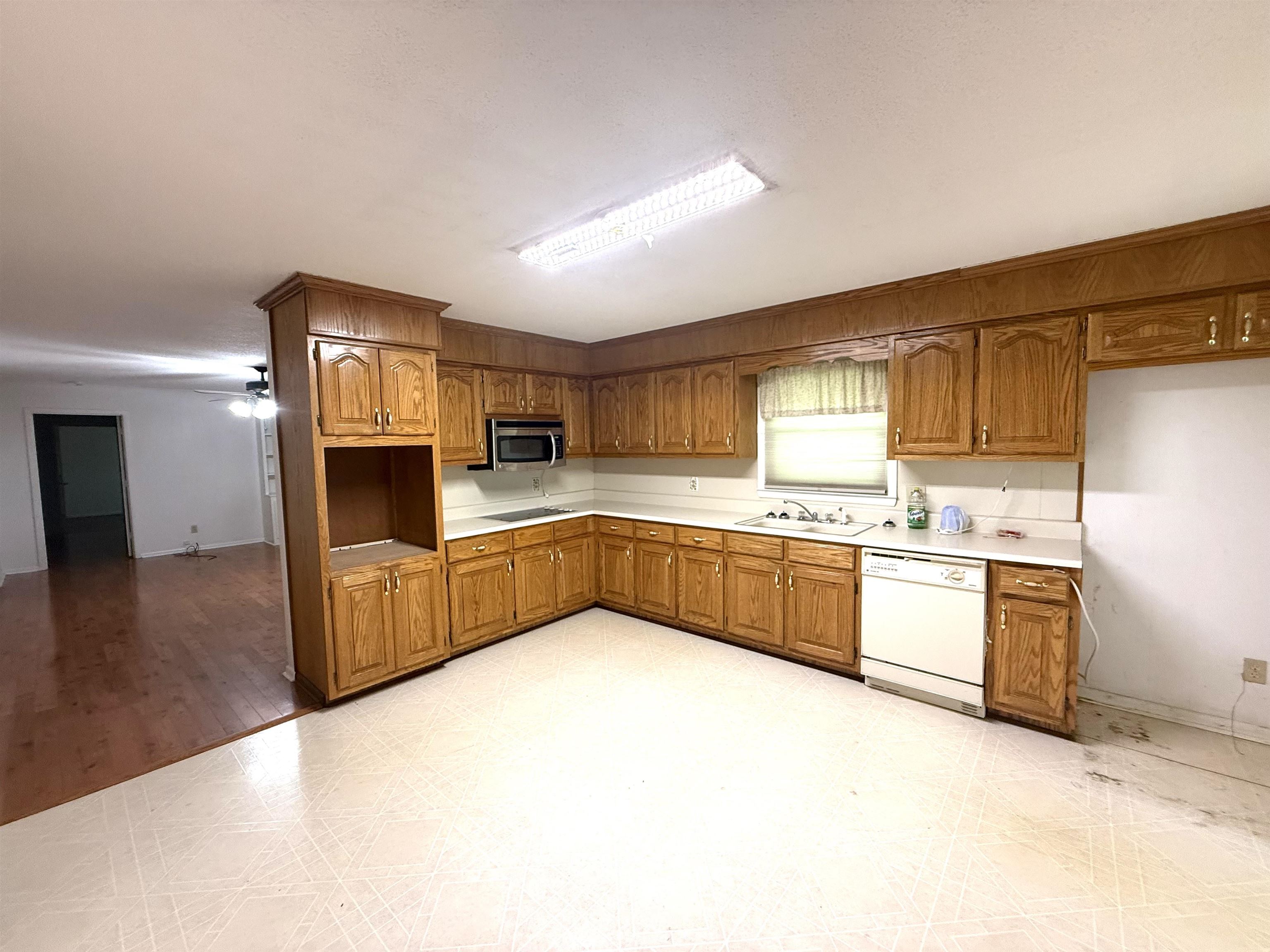 2121 Co Rd 76, Rogersville, AL 35652 — photo 10