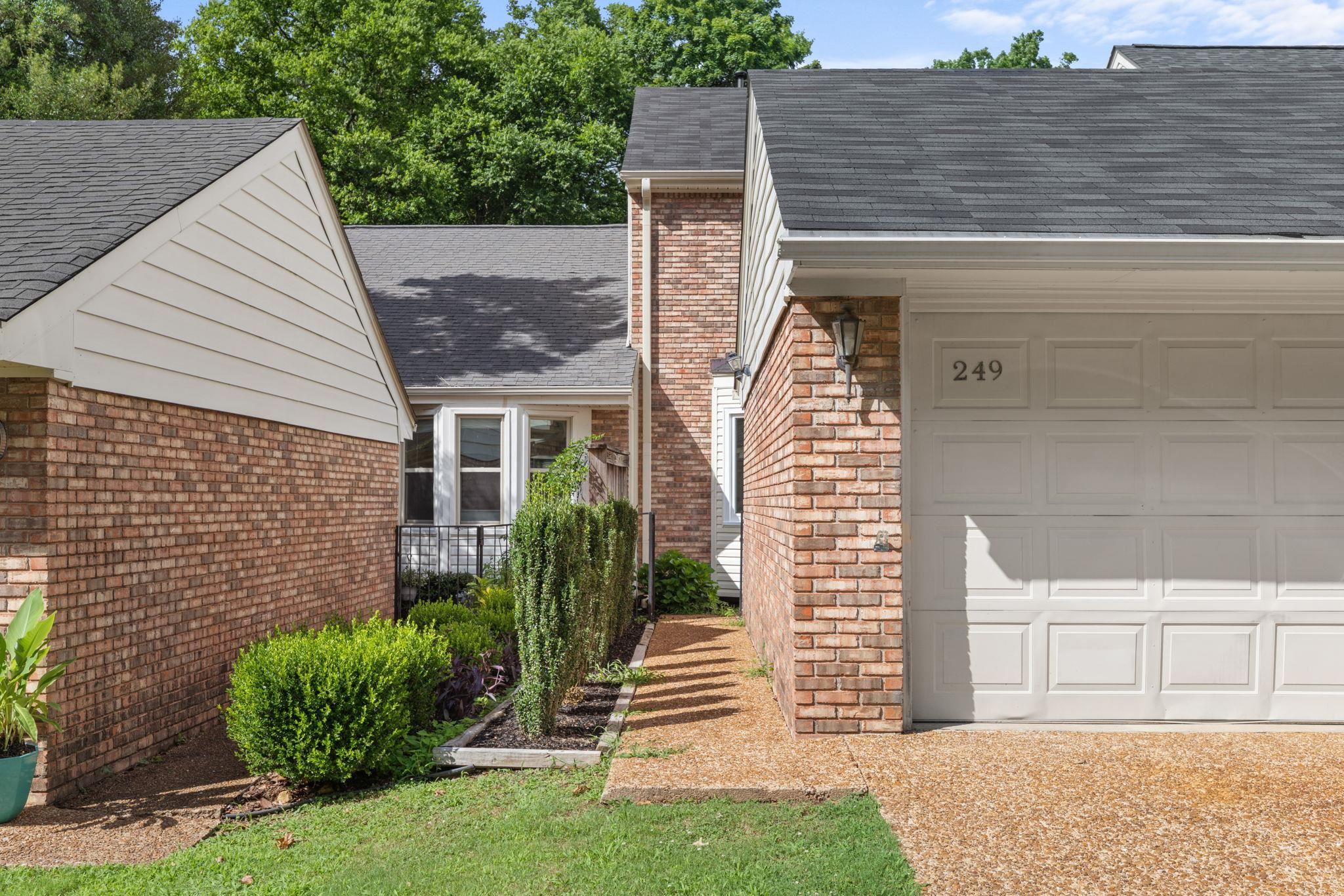 249 Woodcastle Dr, Florence, AL 35630 — photo 1