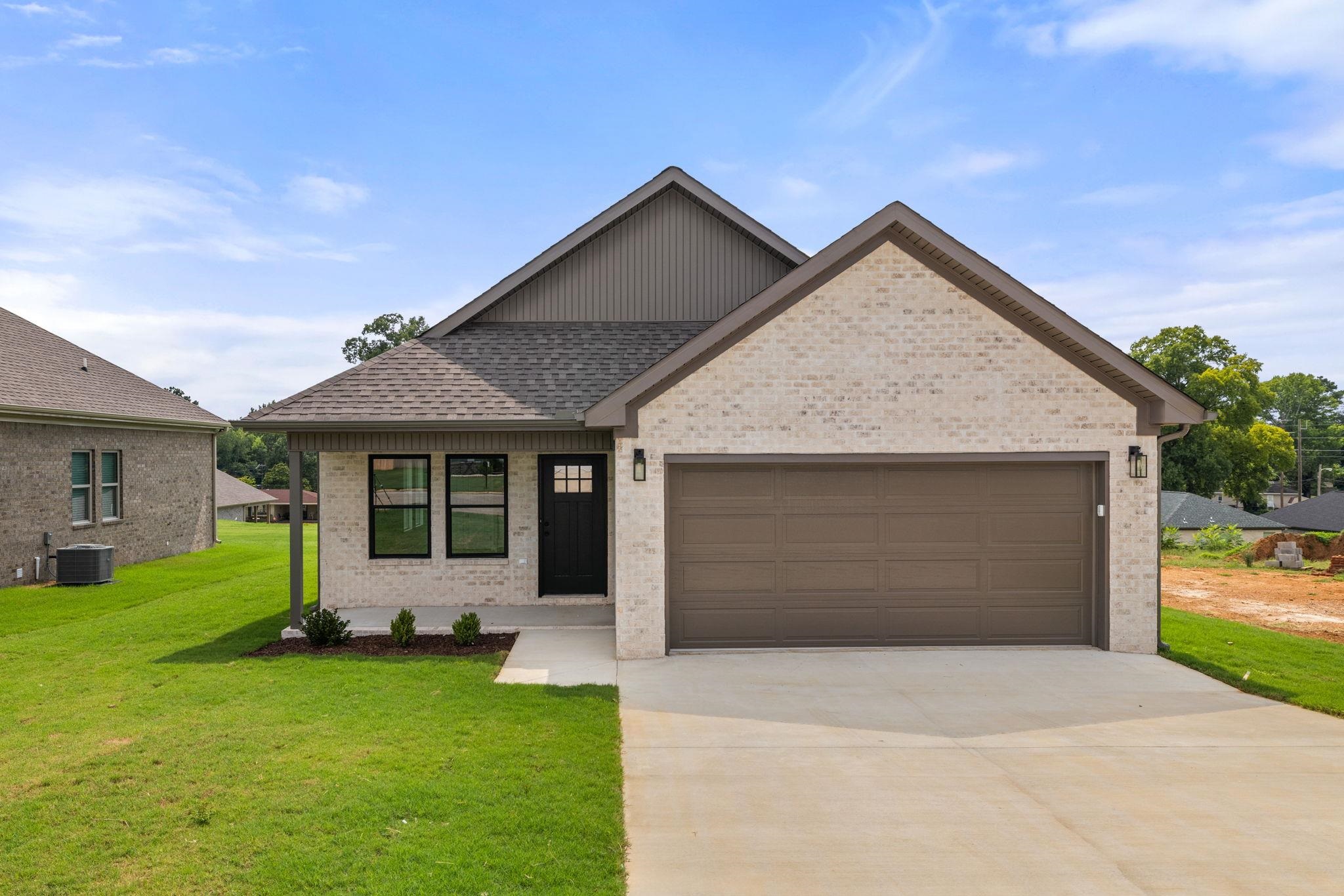 28 S Fulton St, Florence, AL 35630 — photo 1