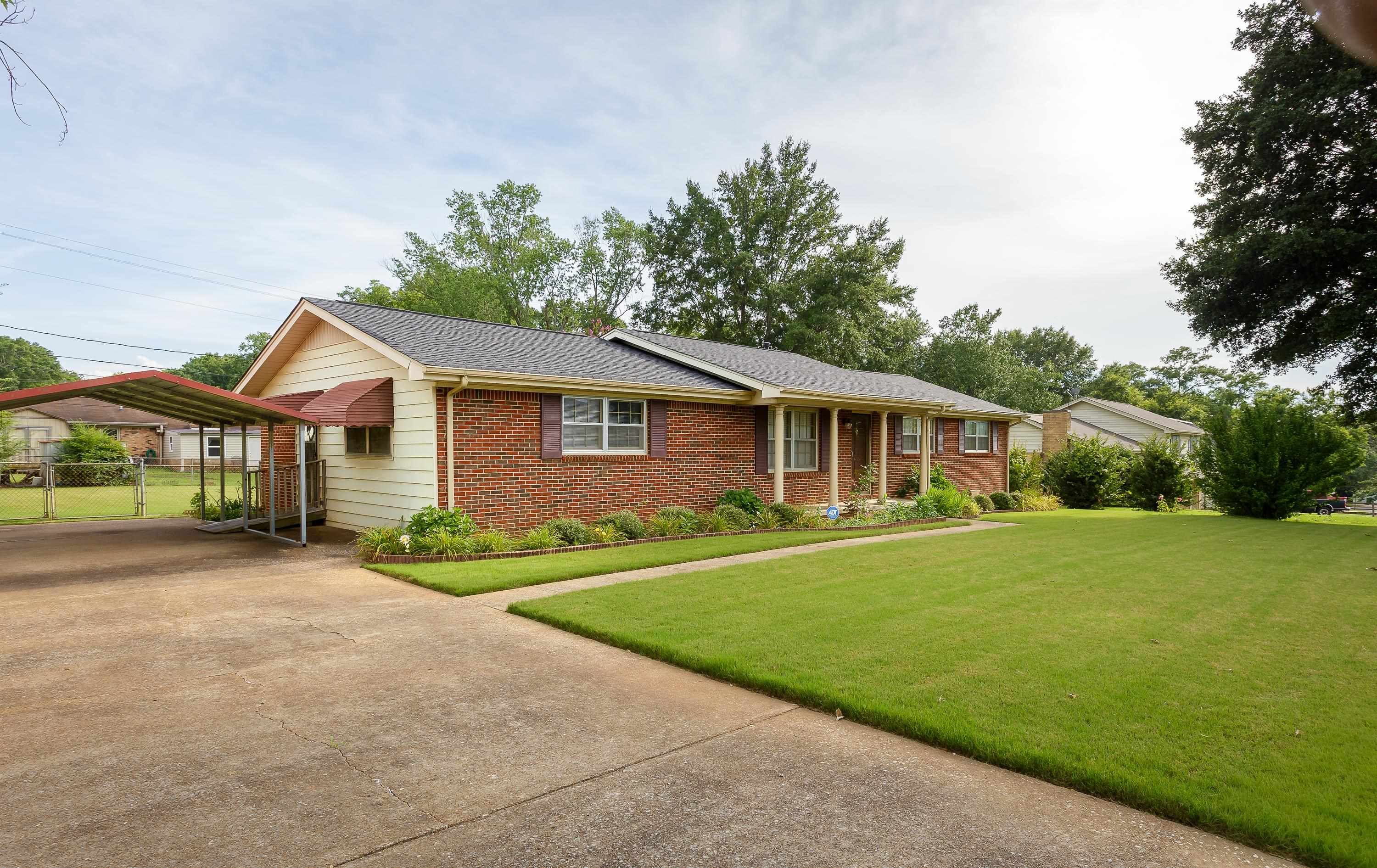 1006 Hemlock St, Tuscumbia, AL 35674 — photo 2