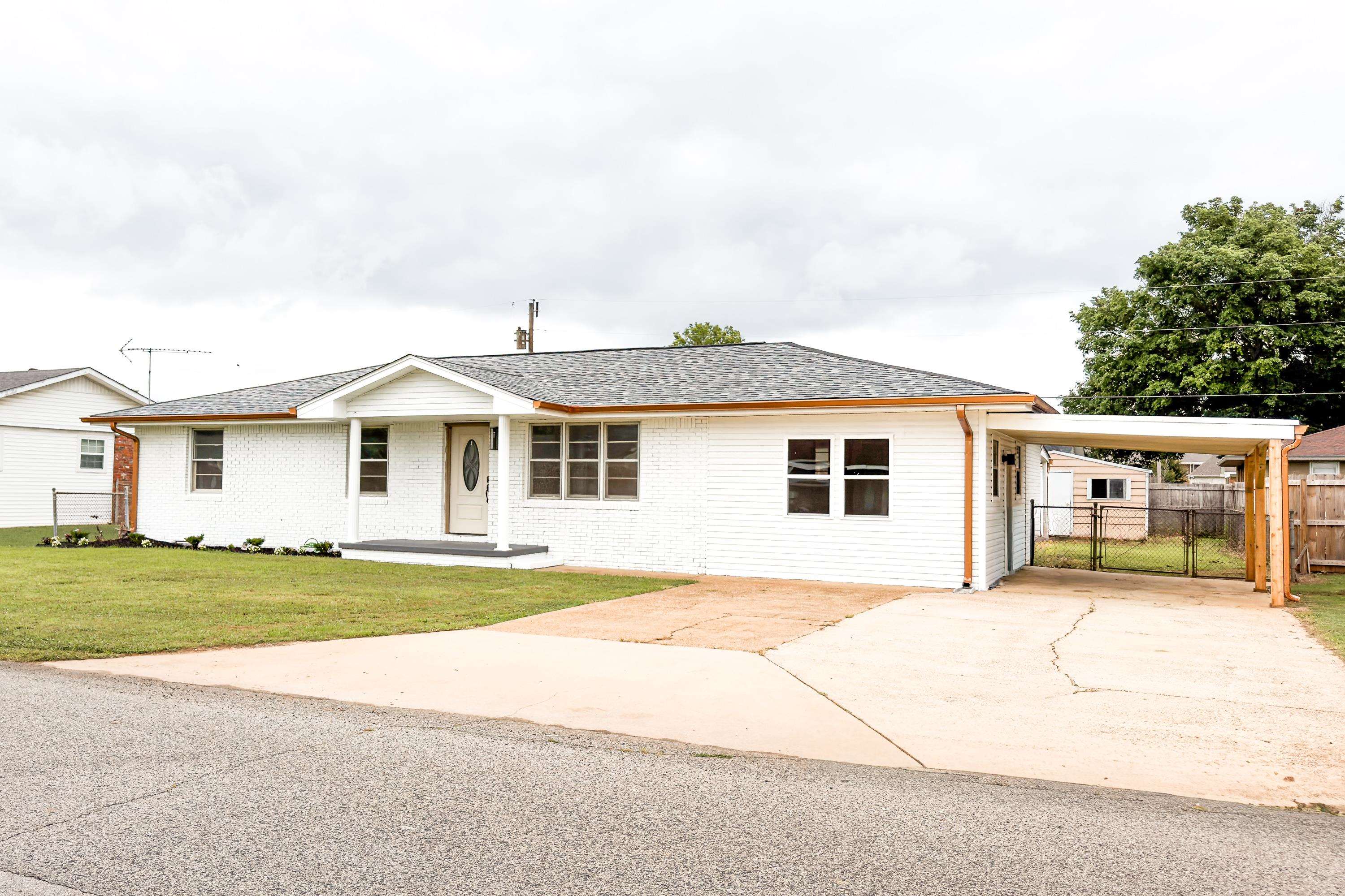 114 Colorado Ave, Muscle Shoals, AL 35661 — photo 1