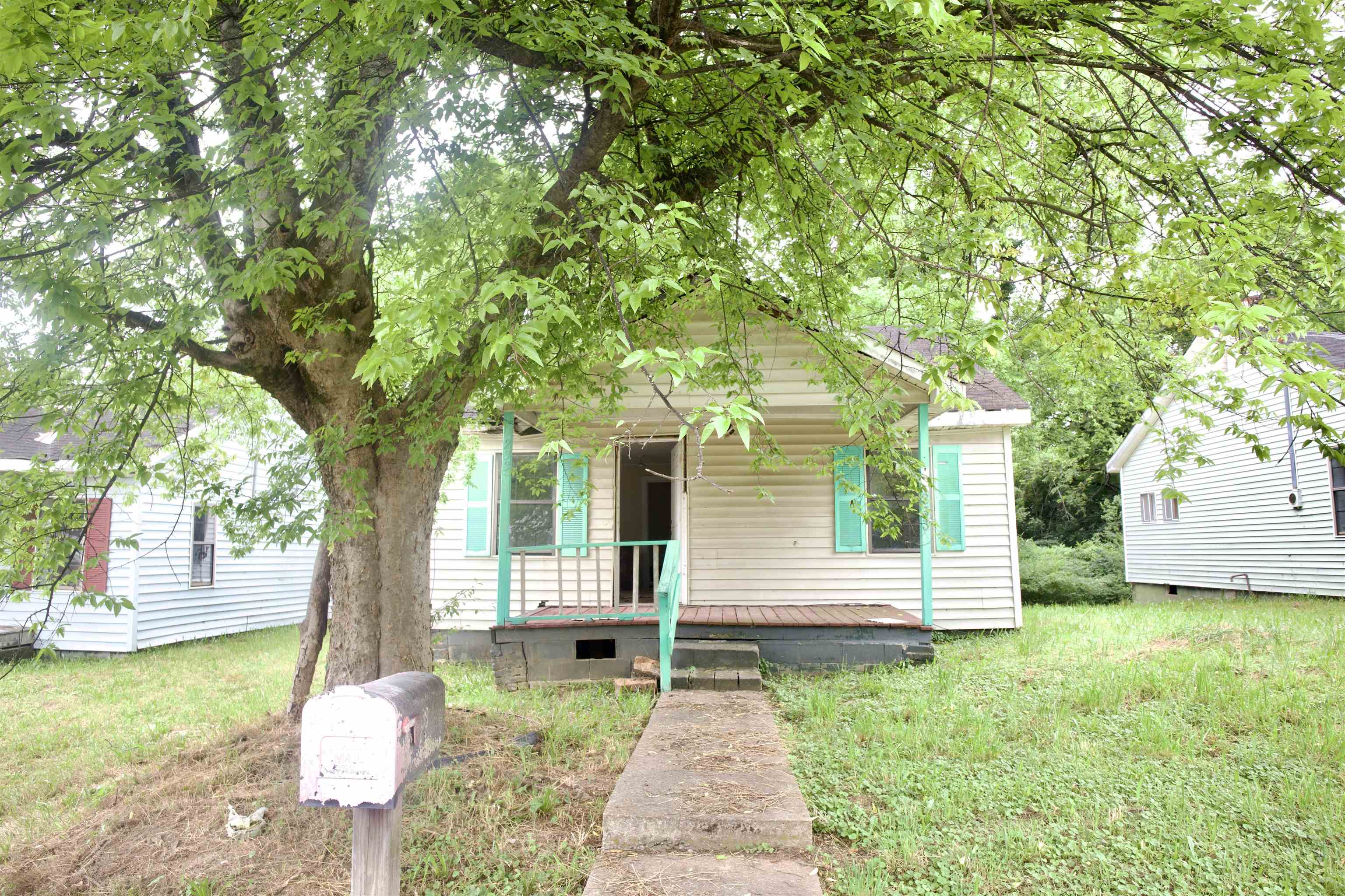 325 N Cherokee St, Florence, AL 35630 — photo 3