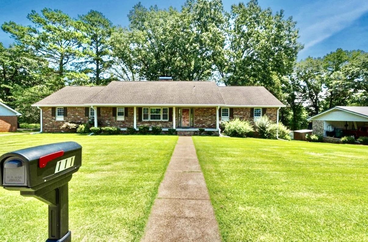 111 Chestnut Ln, Sheffield, AL 35660 — photo 1