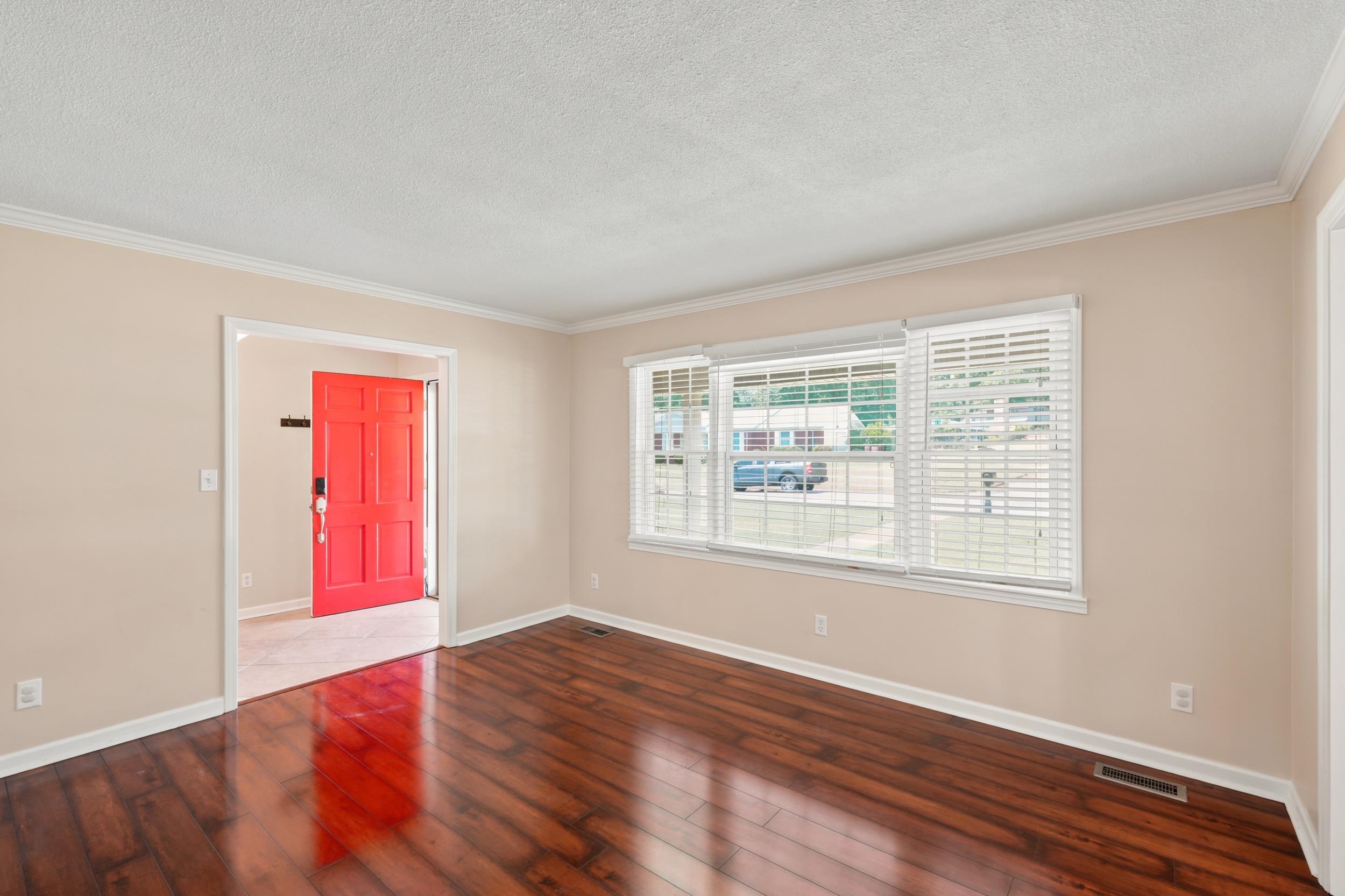 111 Chestnut Ln, Sheffield, AL 35660 — photo 5
