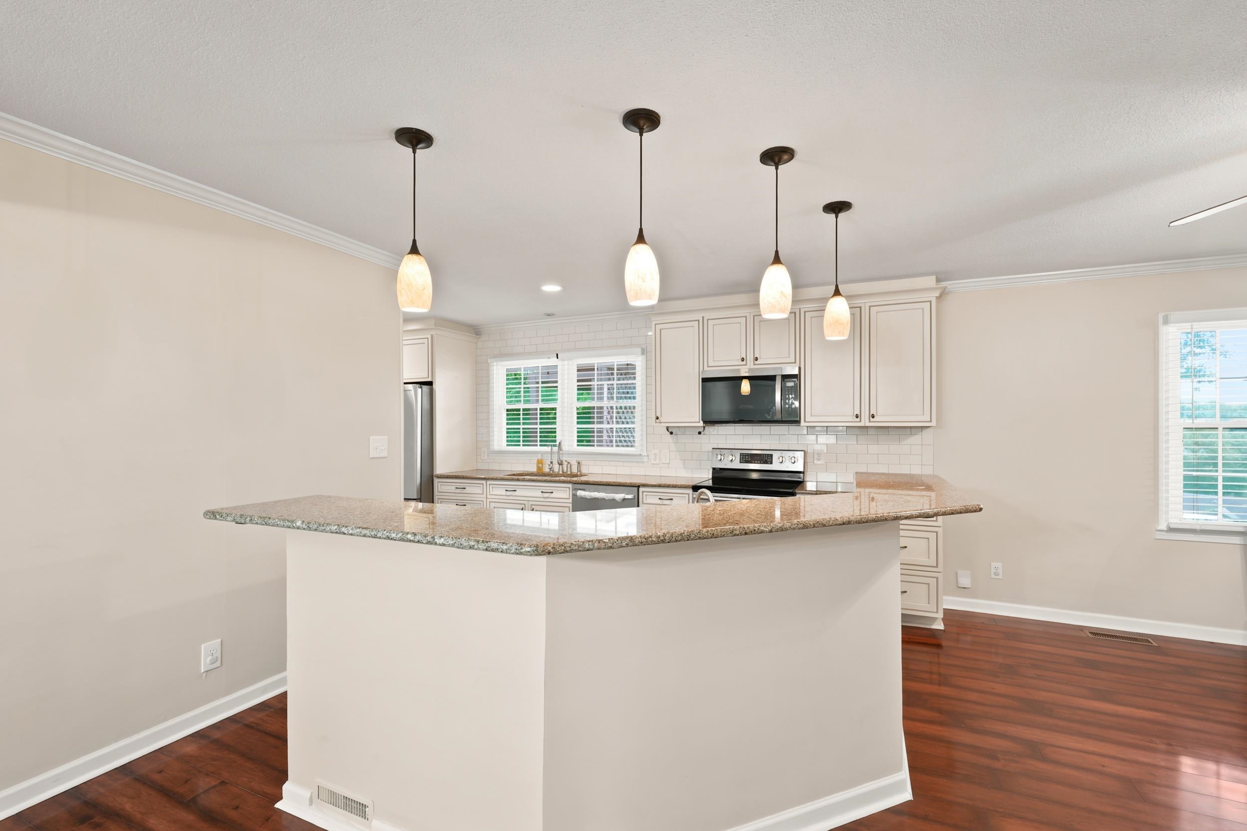 111 Chestnut Ln, Sheffield, AL 35660 — photo 9