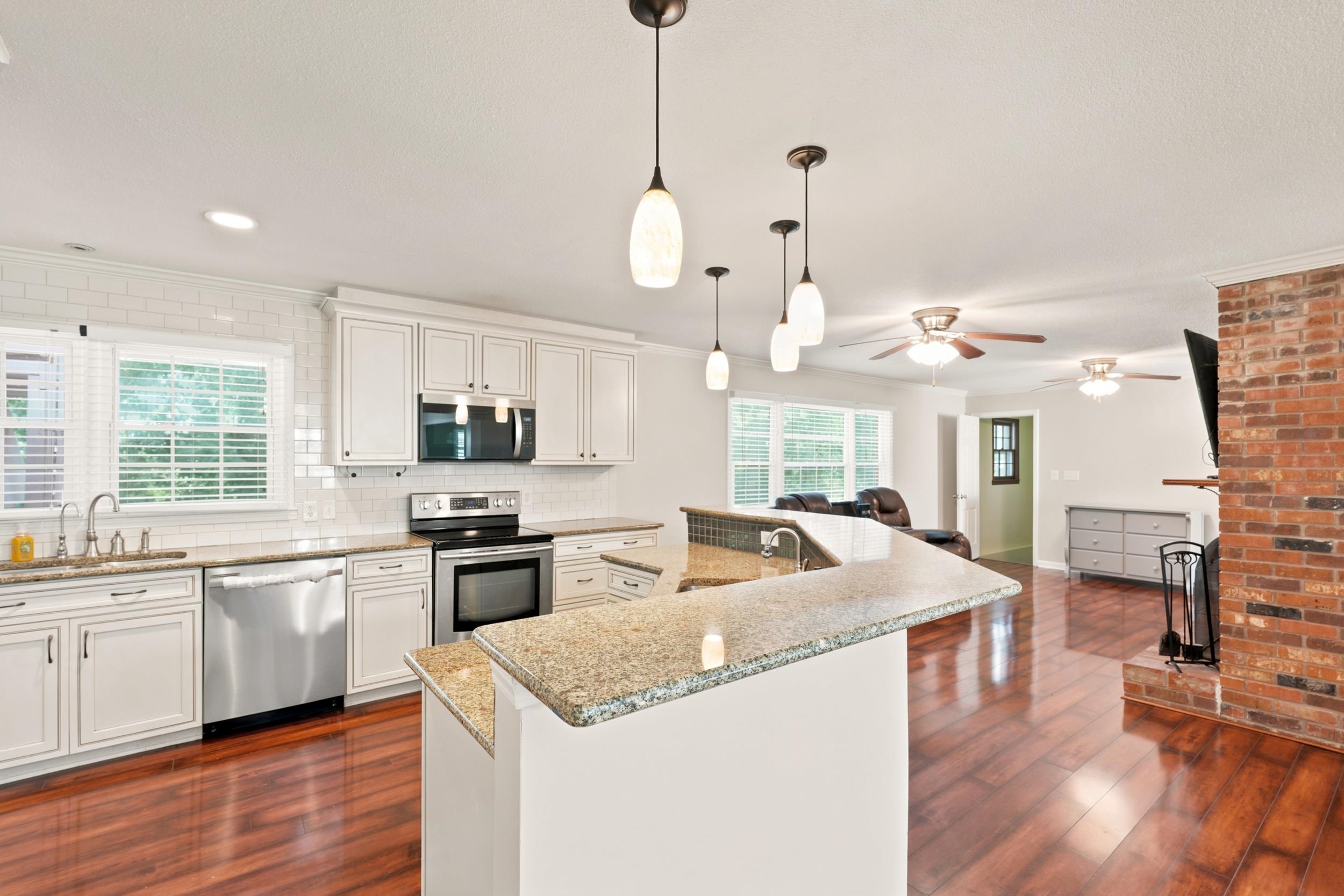 111 Chestnut Ln, Sheffield, AL 35660 — photo 10