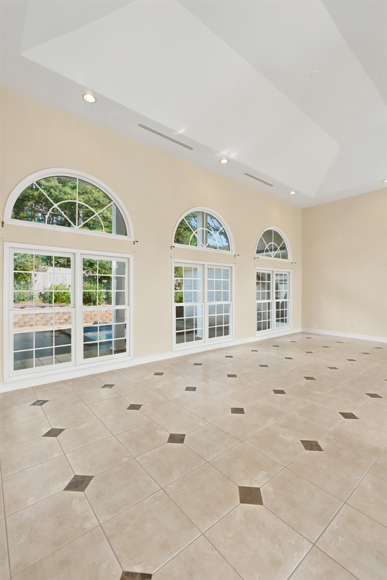 102 Creekpoint Rd, Florence, AL 35630 — photo 10