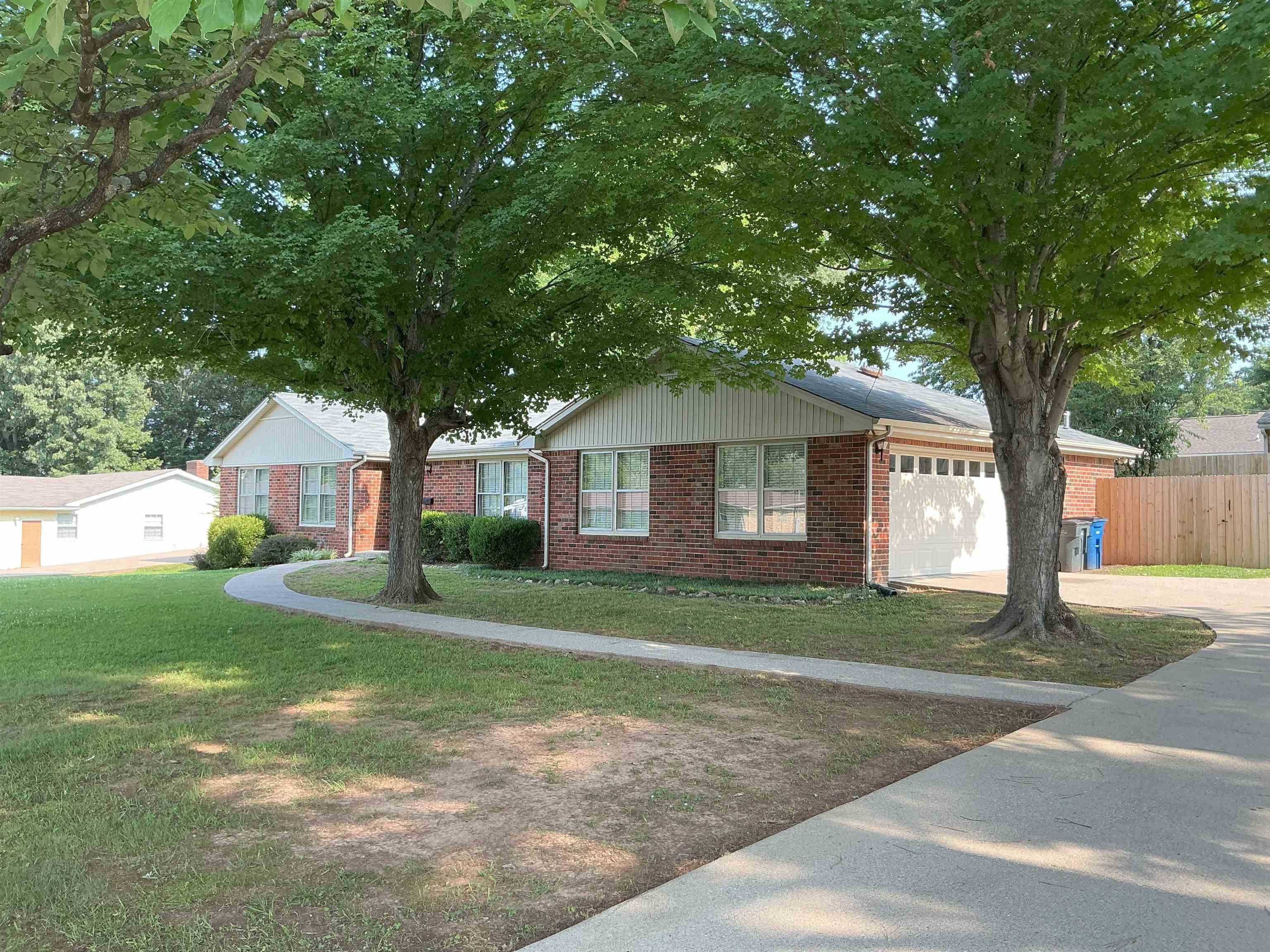 319 Louise St, Florence, AL 35633 — photo 3