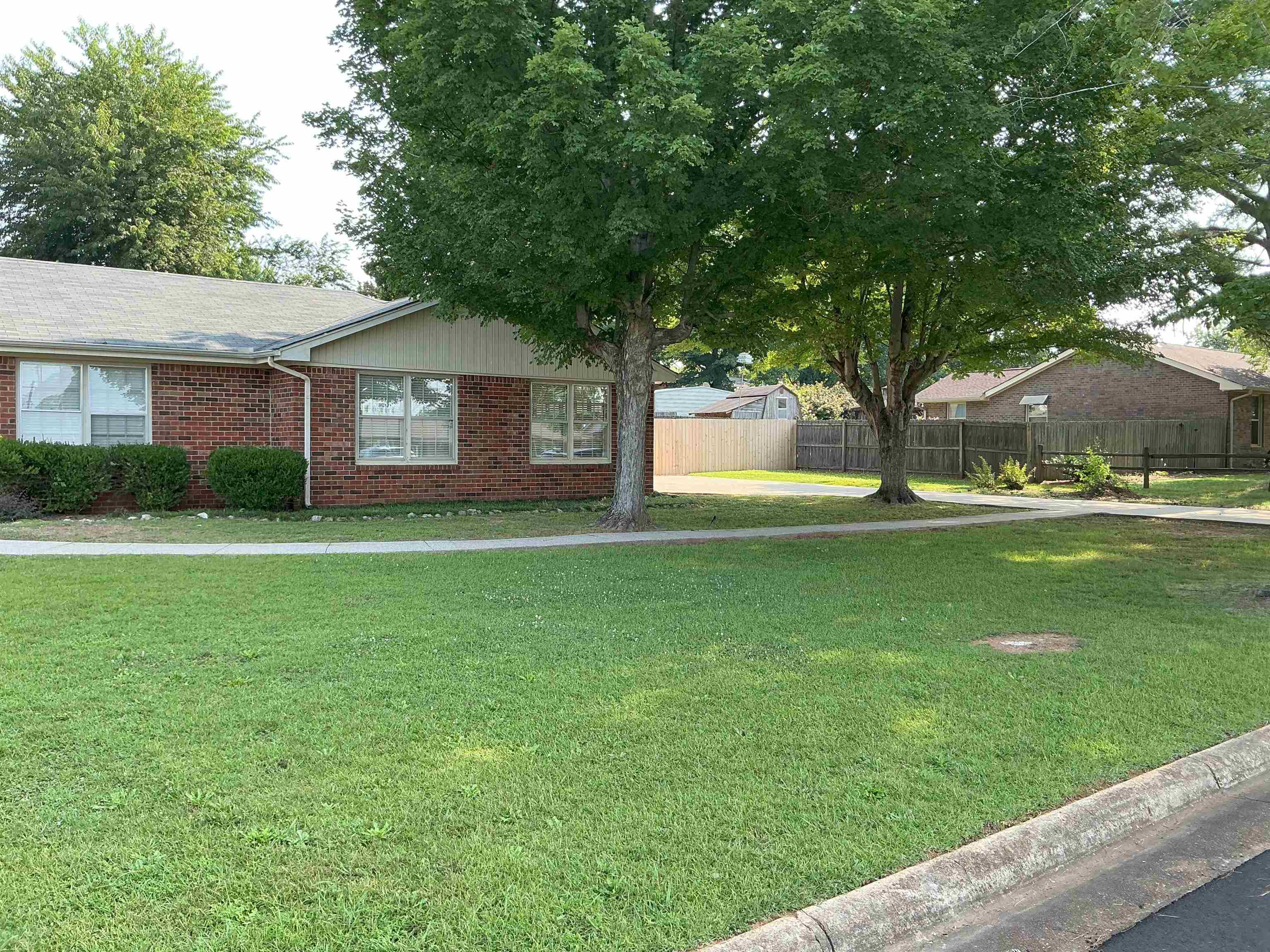 319 Louise St, Florence, AL 35633 — photo 4