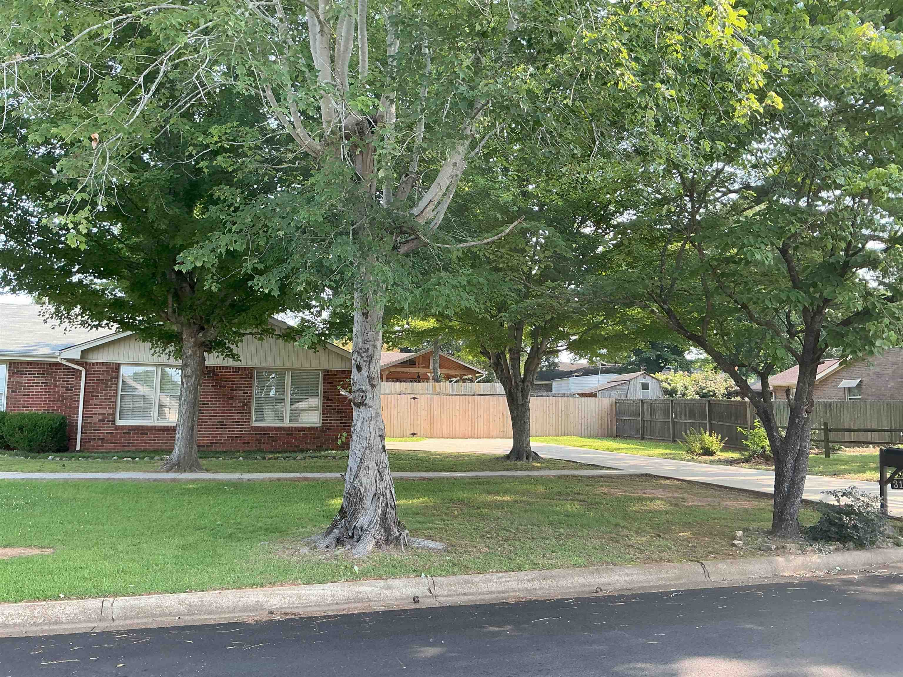 319 Louise St, Florence, AL 35633 — photo 5