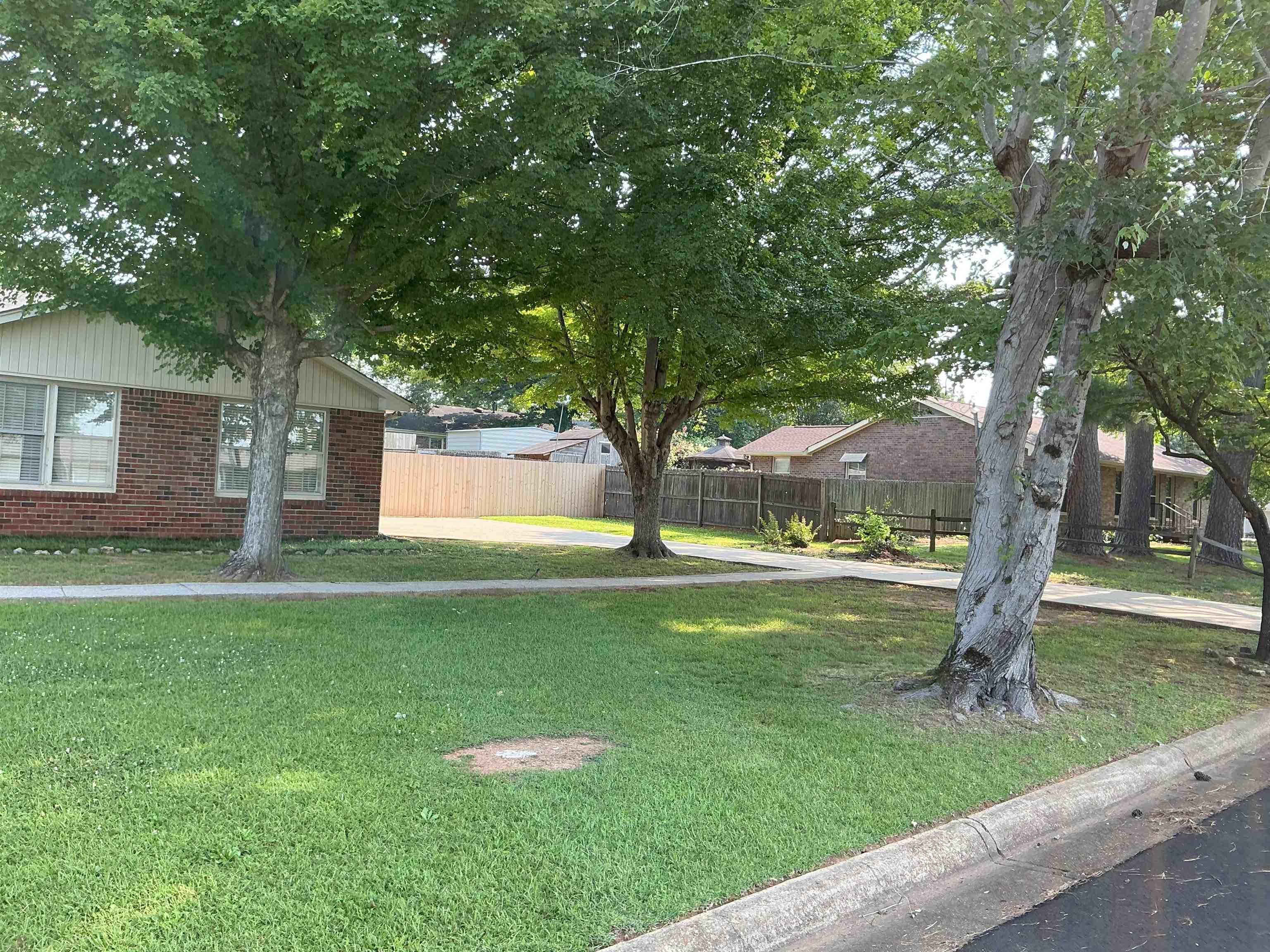 319 Louise St, Florence, AL 35633 — photo 6