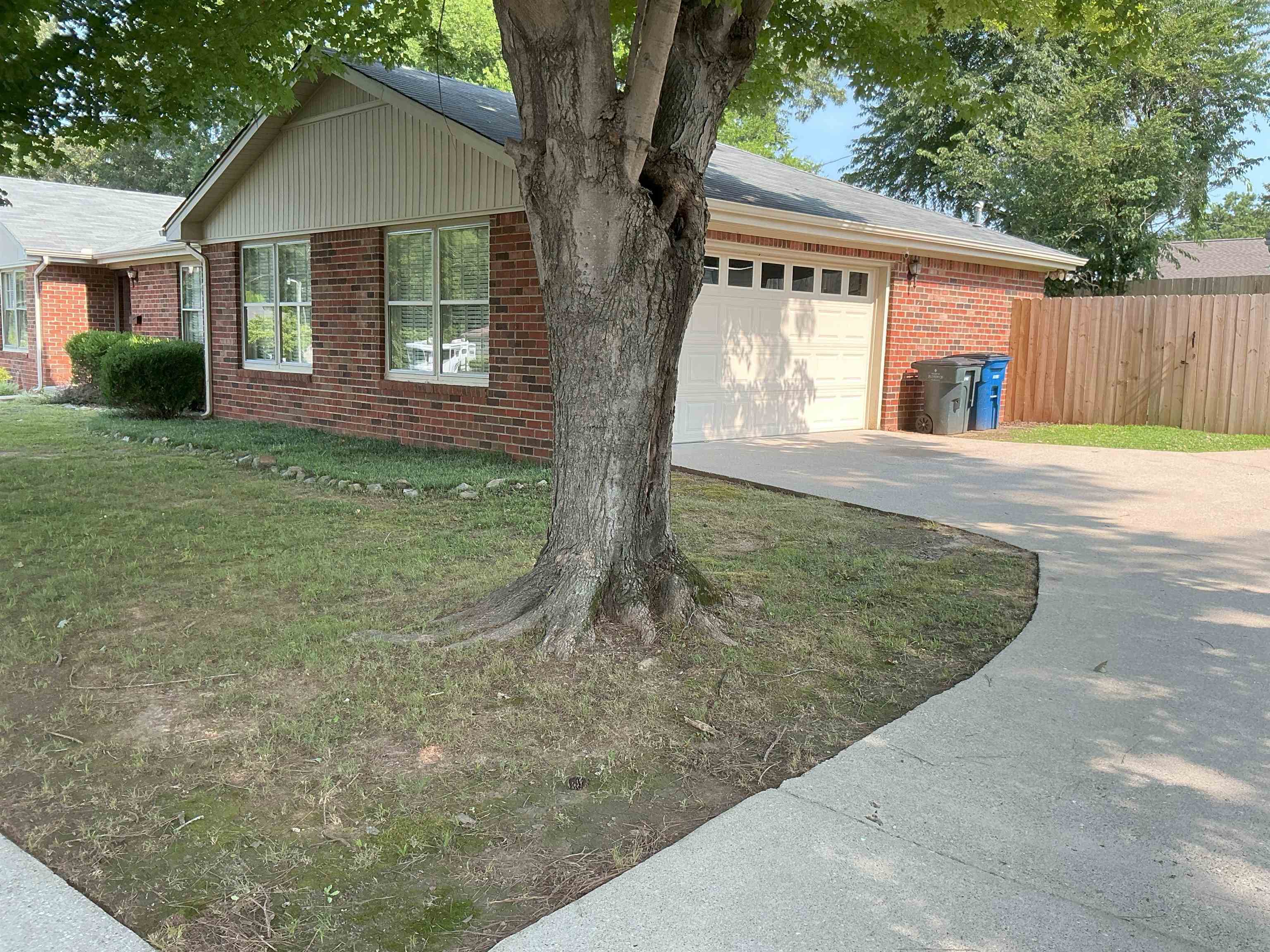 319 Louise St, Florence, AL 35633 — photo 8
