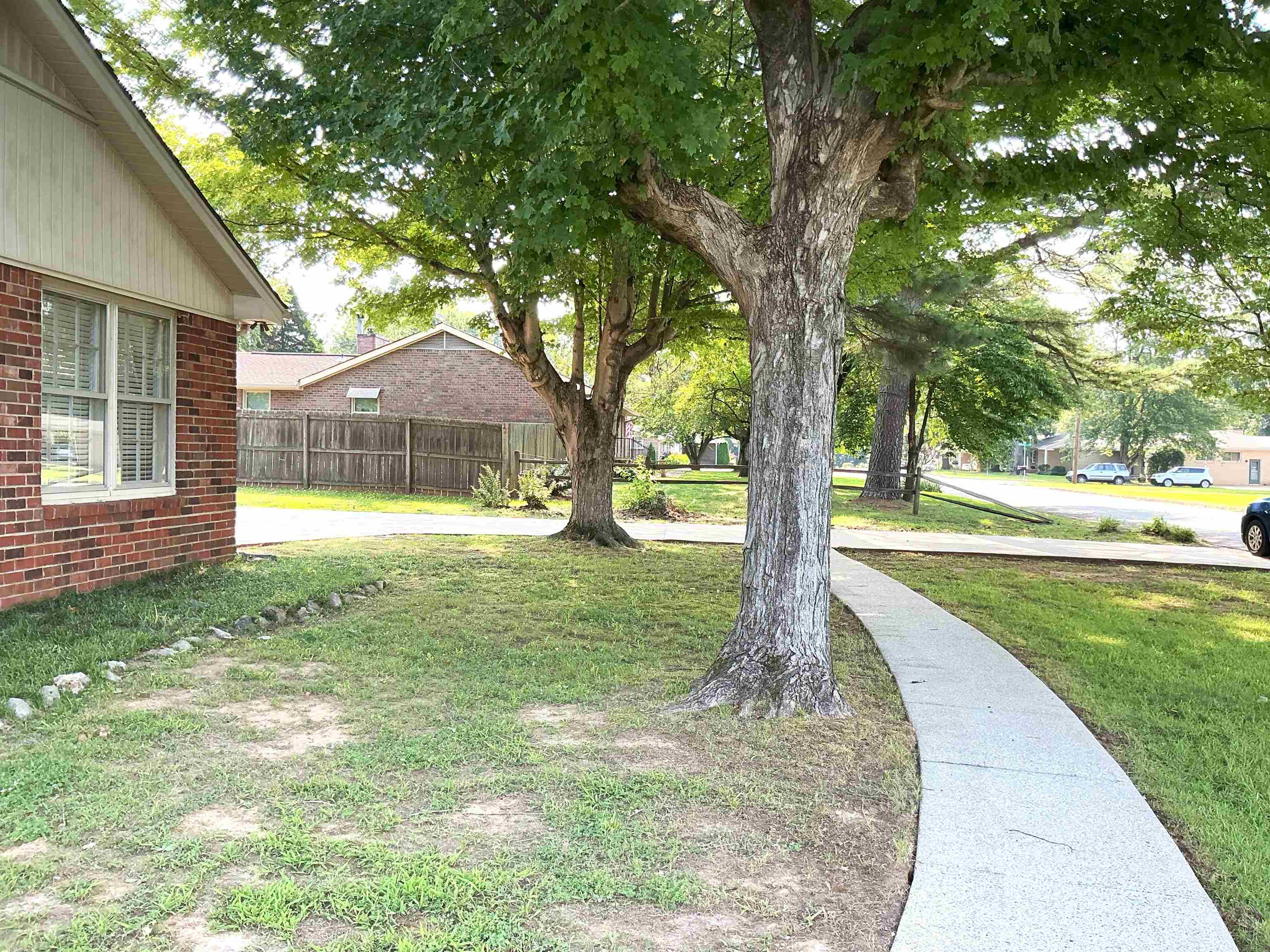319 Louise St, Florence, AL 35633 — photo 9