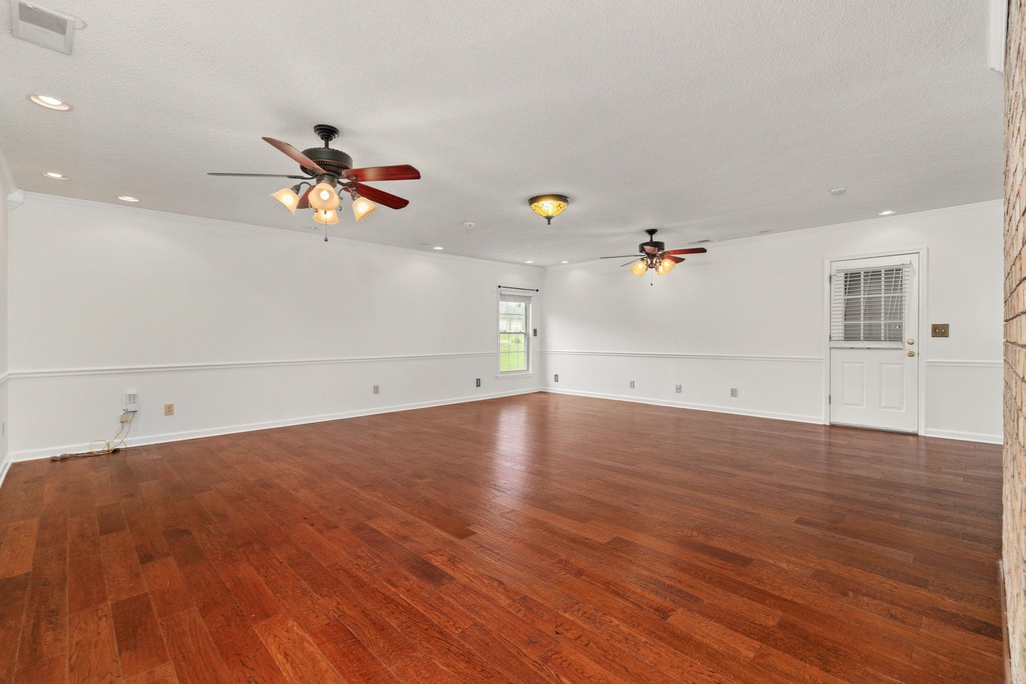 215 Oakview Cir, Killen, AL 35645 — photo 11