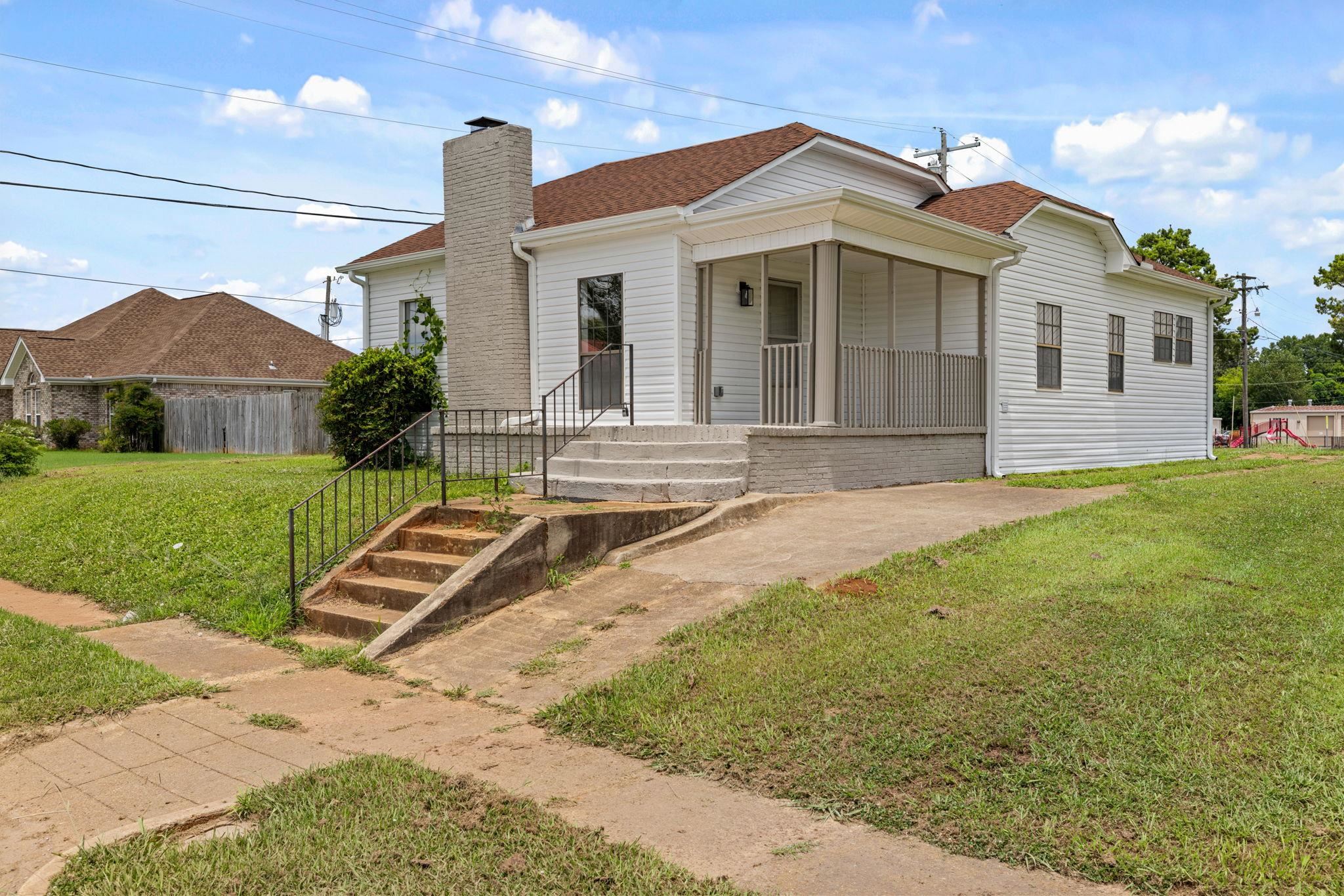 104 W Hollywood Ave, Muscle Shoals, AL 35661 — photo 2