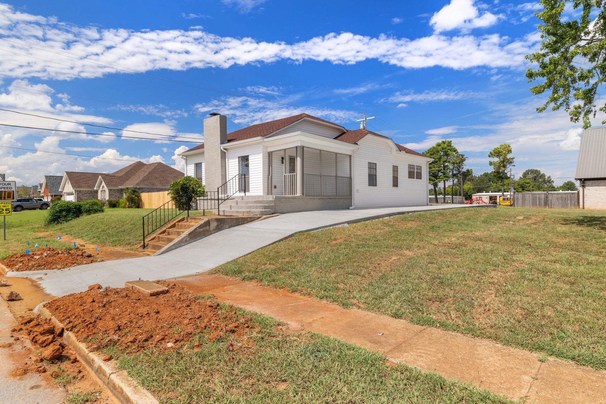 104 W Hollywood Ave, Muscle Shoals, AL 35661 — photo 2