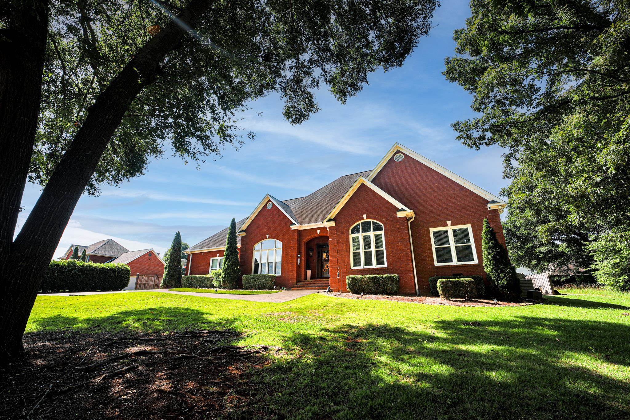 930 Kensington Pl, Tuscumbia, AL 35674 — photo 1