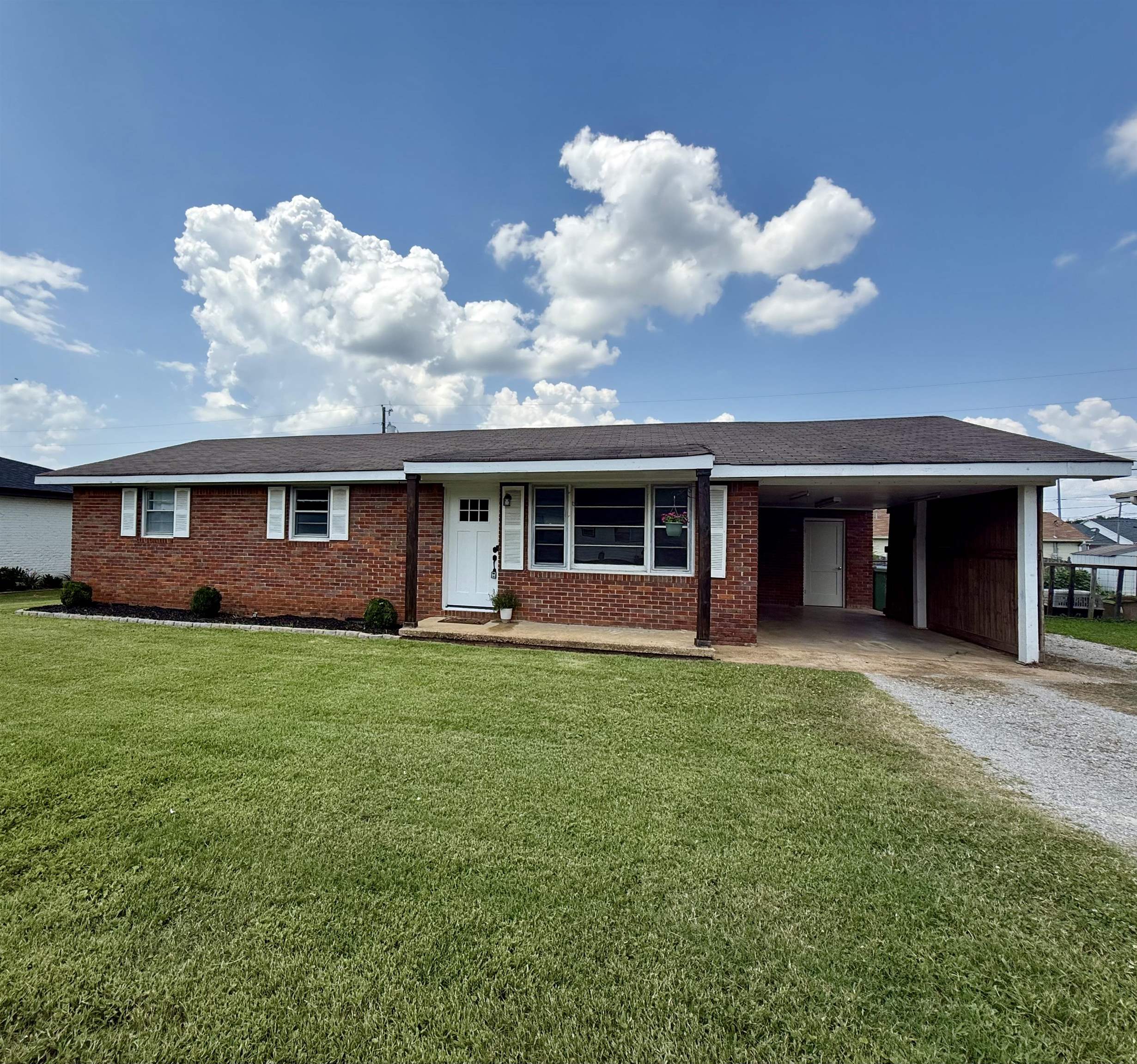 202 W Roosevelt Ave, Muscle Shoals, AL 35661 — photo 1