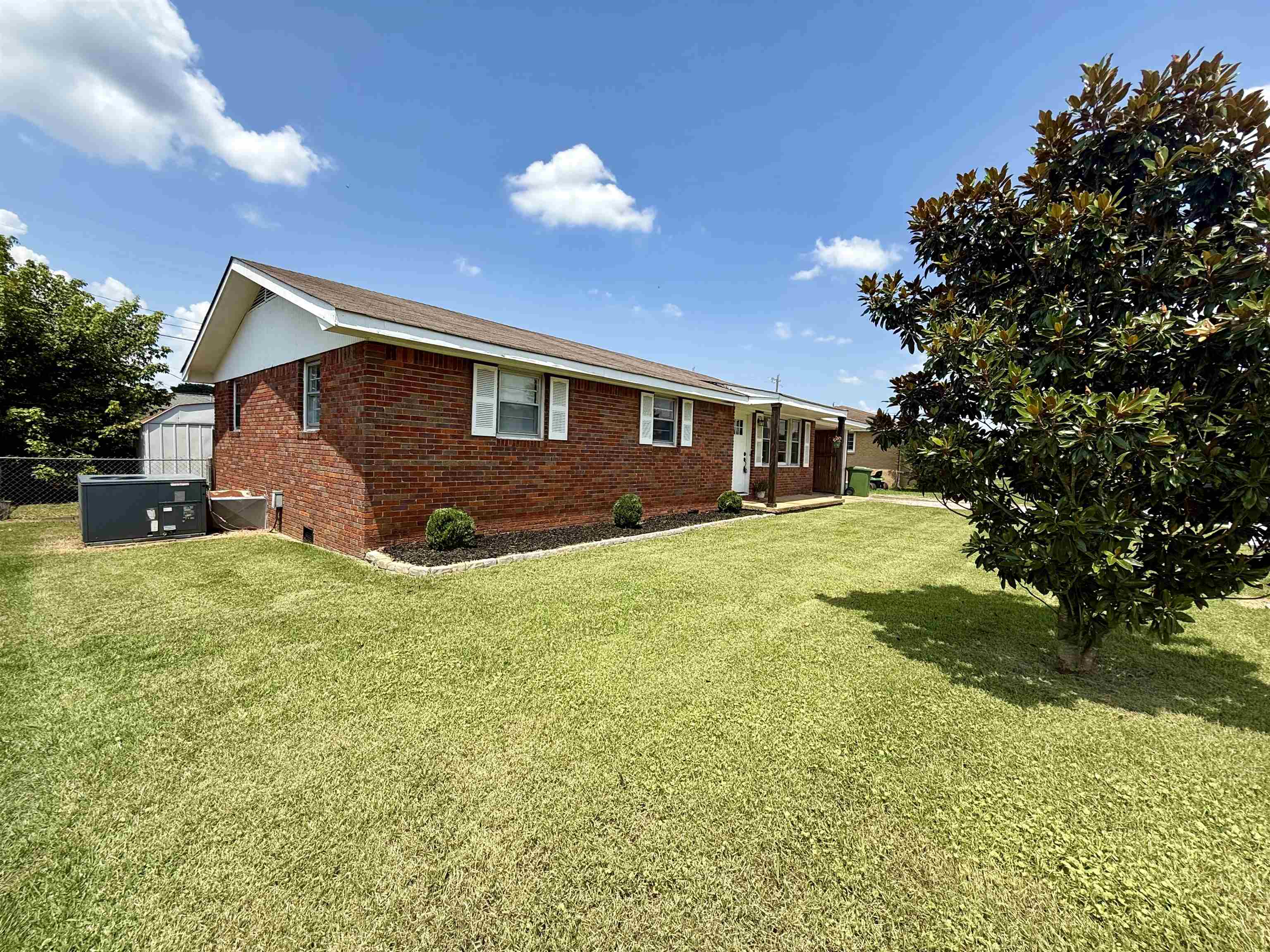 202 W Roosevelt Ave, Muscle Shoals, AL 35661 — photo 2
