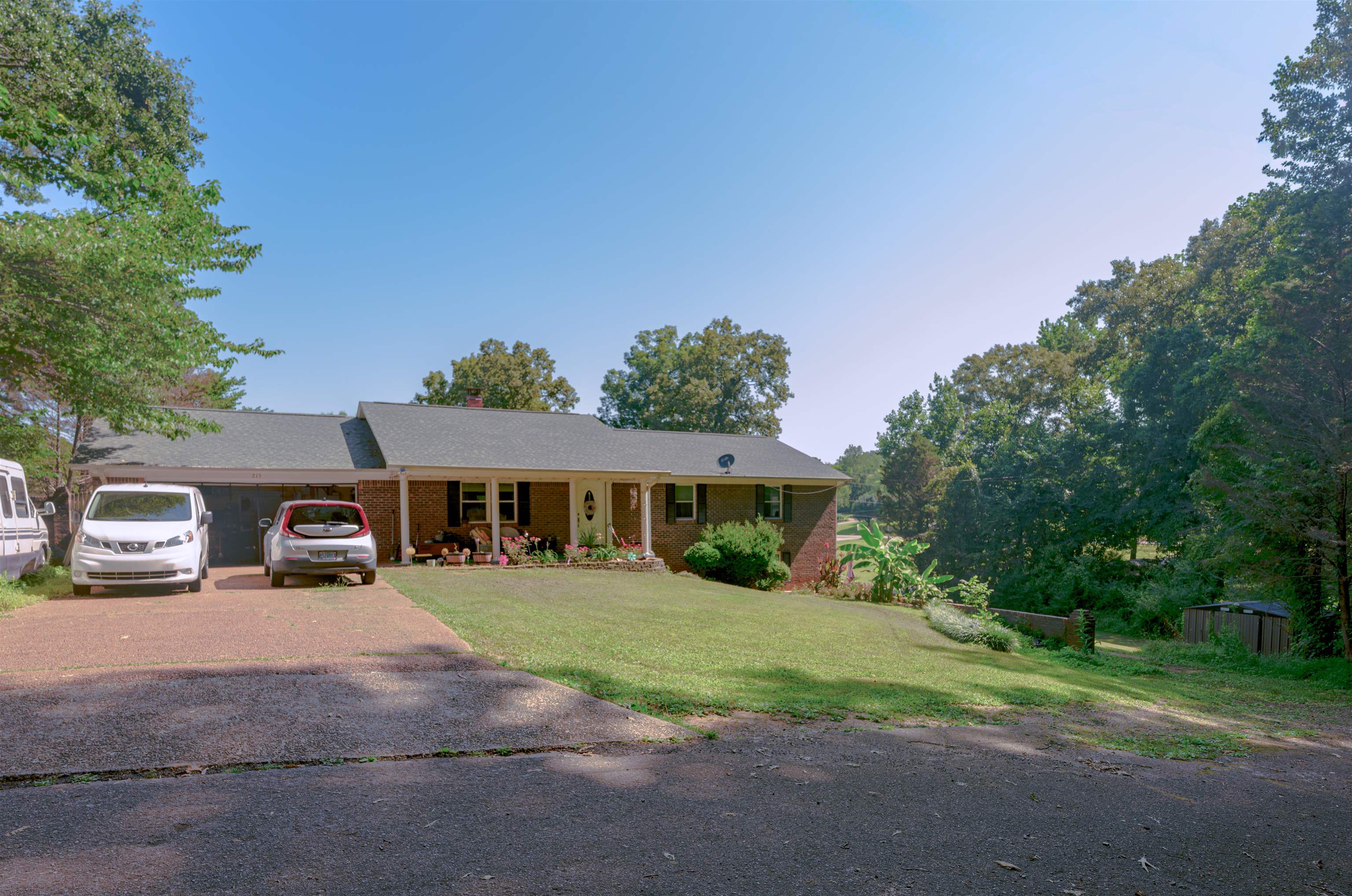 215 Crockett Cir, Florence, AL 35630 — photo 1