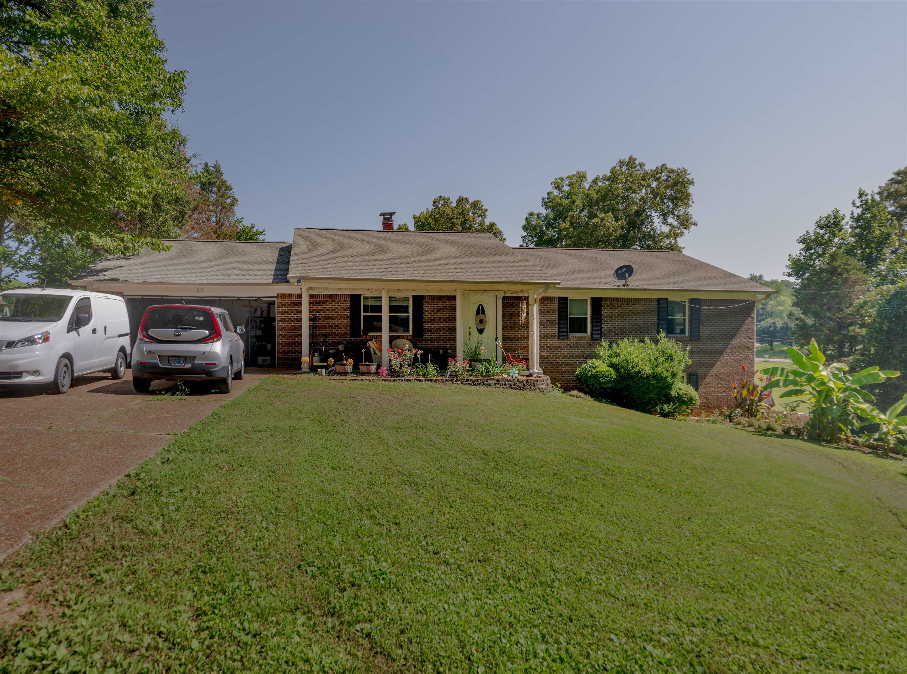 215 Crockett Cir, Florence, AL 35630 — photo 2