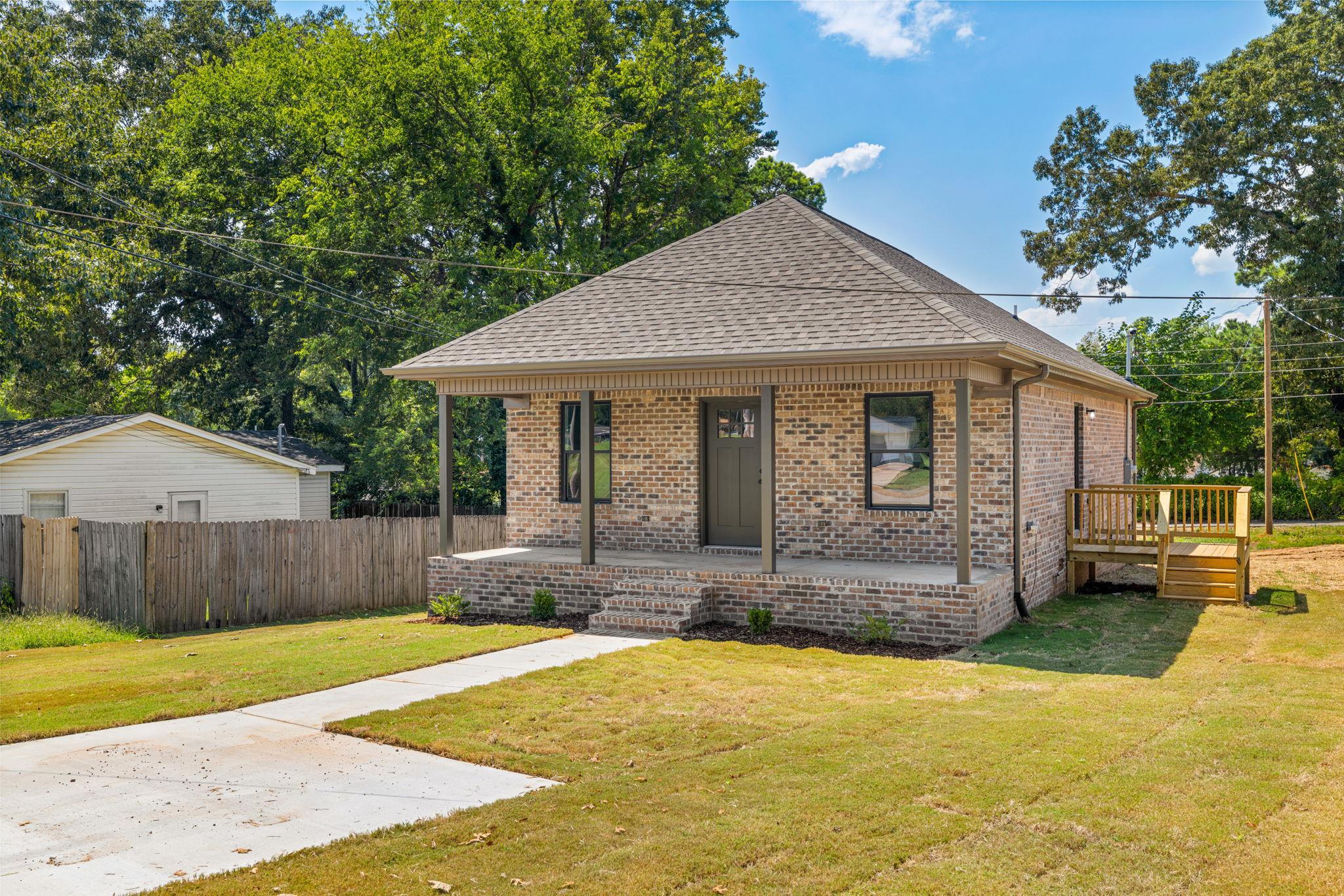 107 N Fulton St, Florence, AL 35630 — photo 2