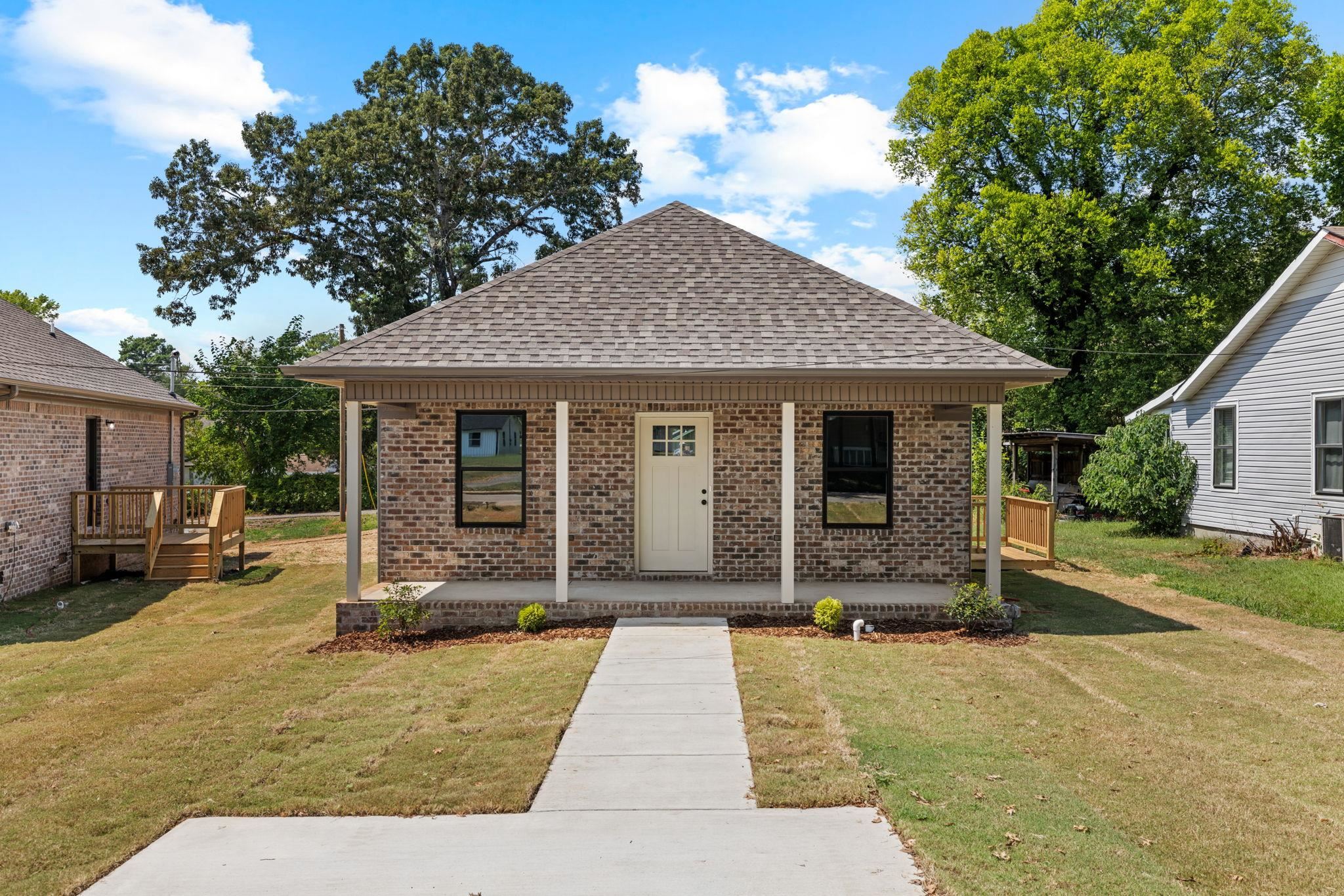 111 N Fulton St, Florence, AL 35630 — photo 1
