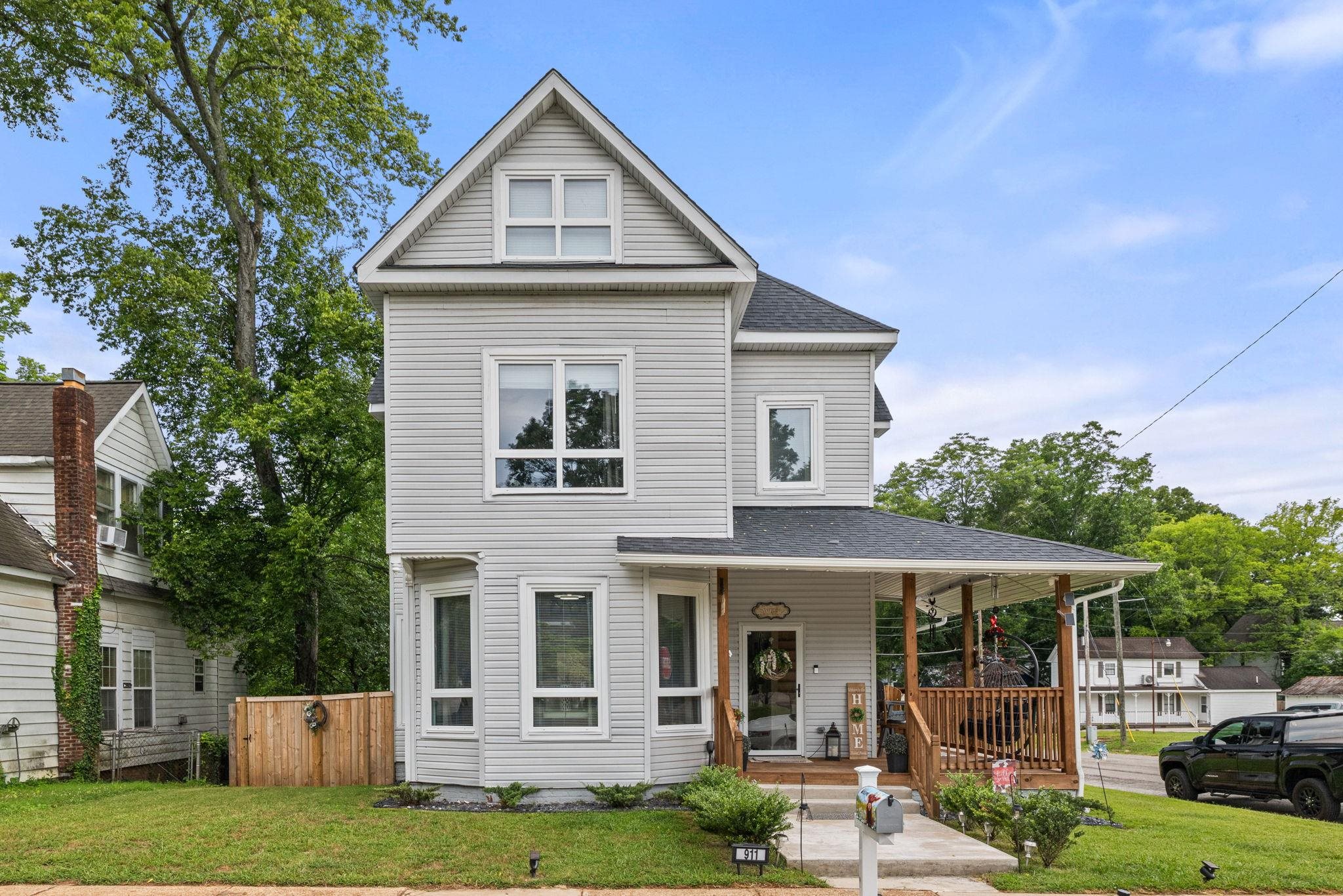 911 N Raleigh Ave, Sheffield, AL 35660 — photo 1