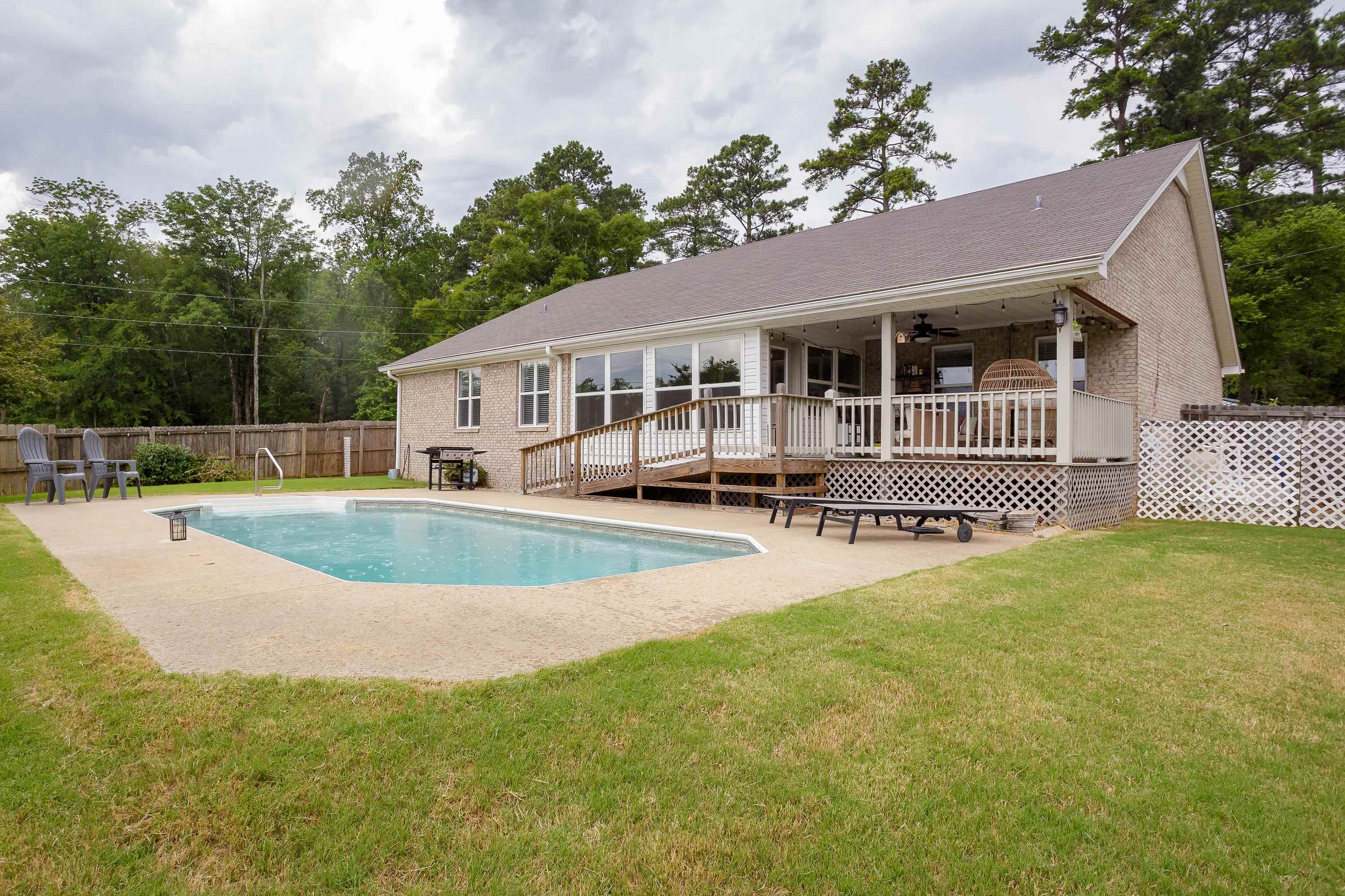 220 Riverhaven Dr, Muscle Shoals, AL 35661 — photo 1