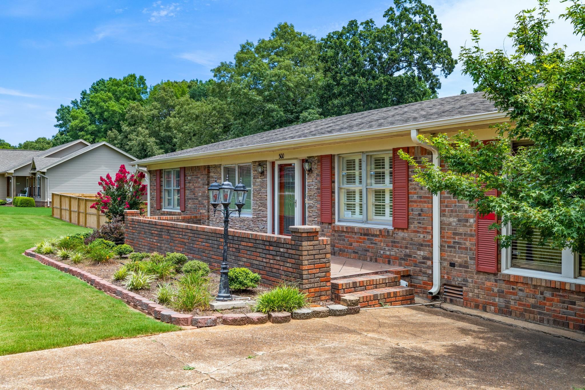 300 Tennessee River Dr, Muscle Shoals, AL 35661 — photo 4