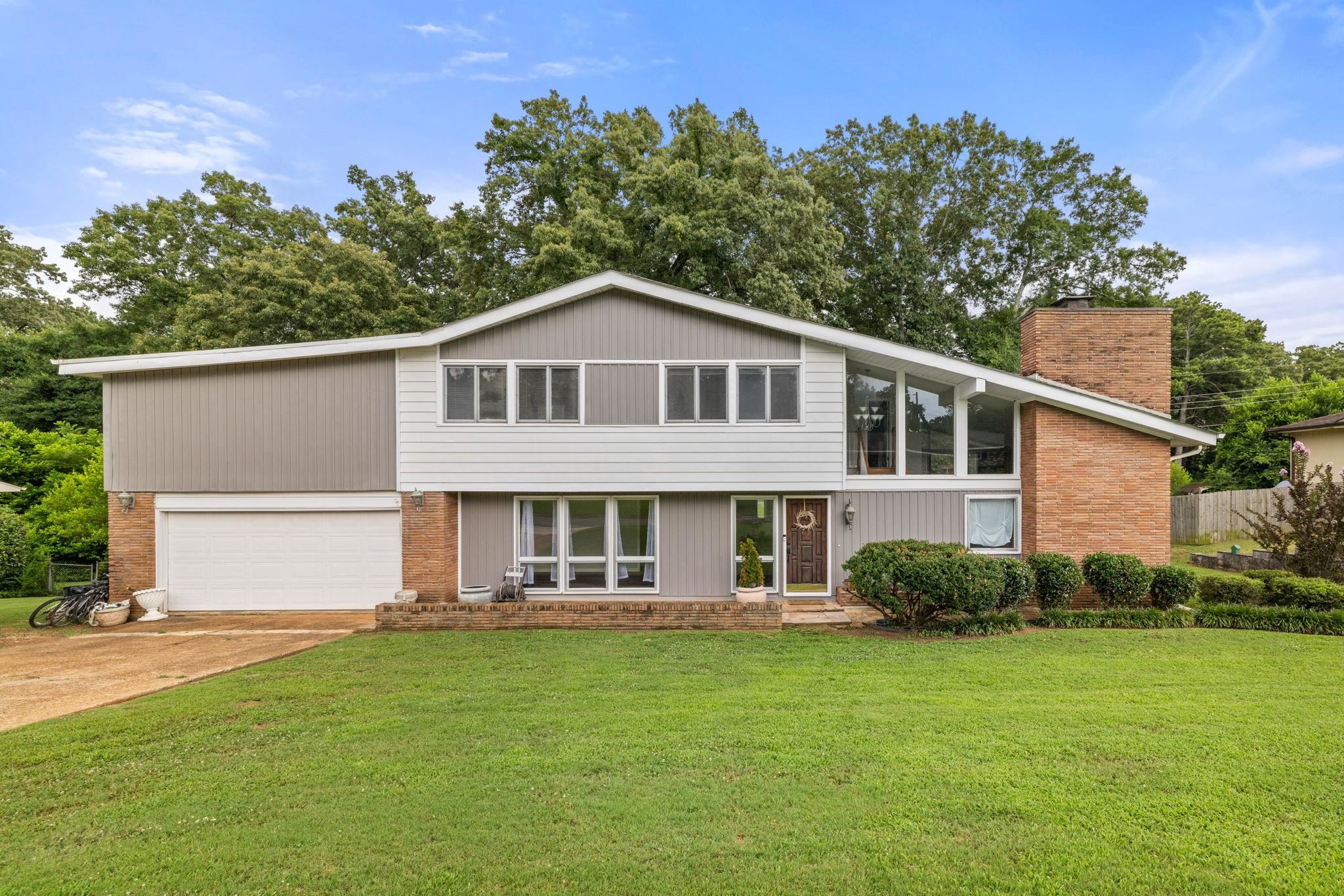 209 Oakhill Ave, Sheffield, AL 35660 — photo 1