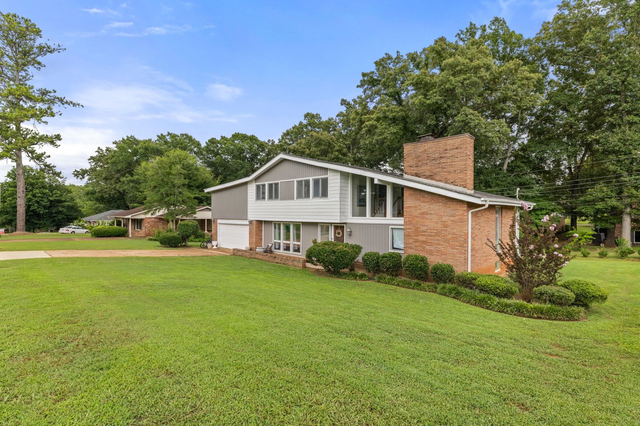 209 Oakhill Ave, Sheffield, AL 35660 — photo 2