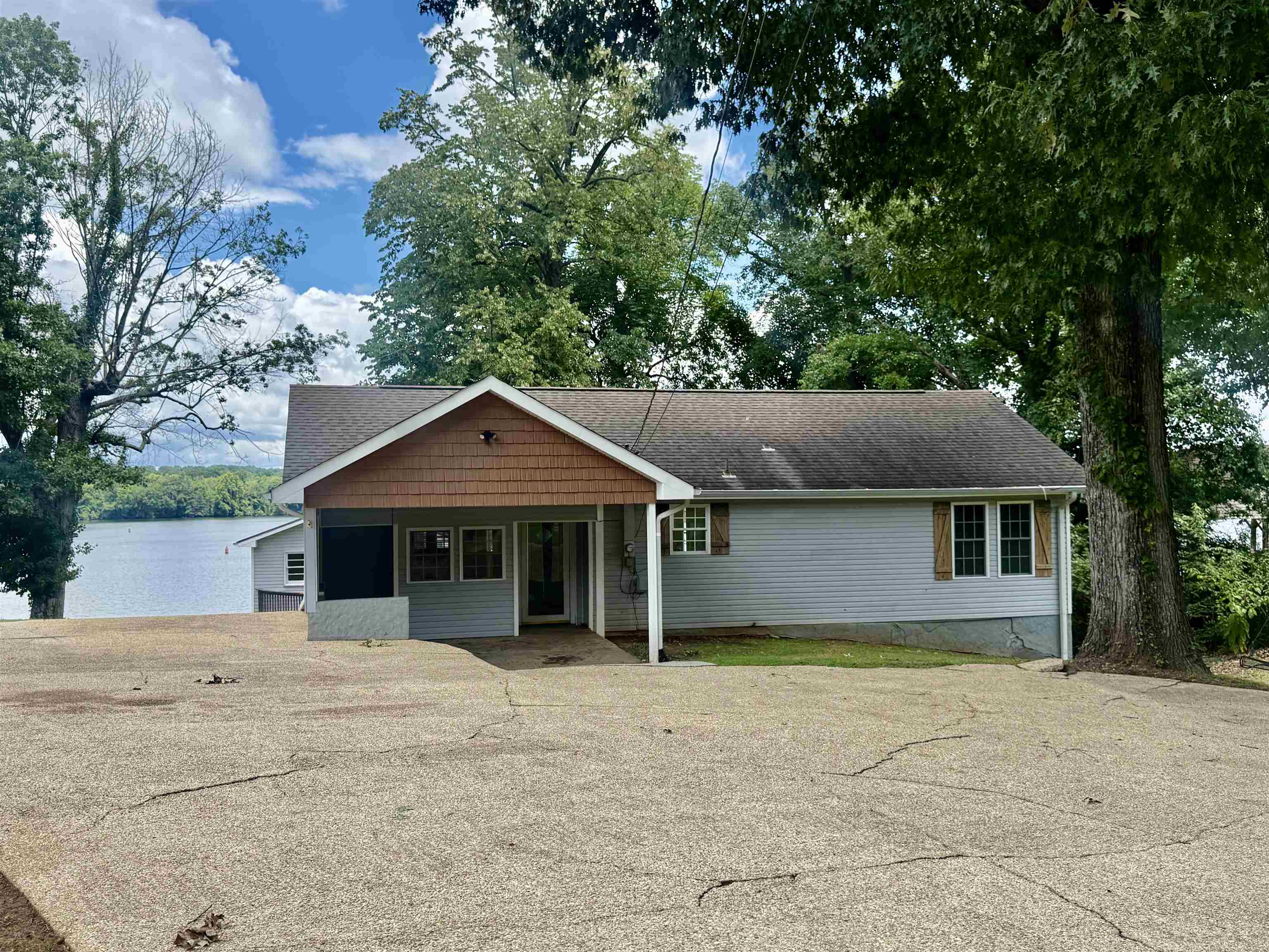 765 Carter Dr, Tuscumbia, AL 35674 — photo 2