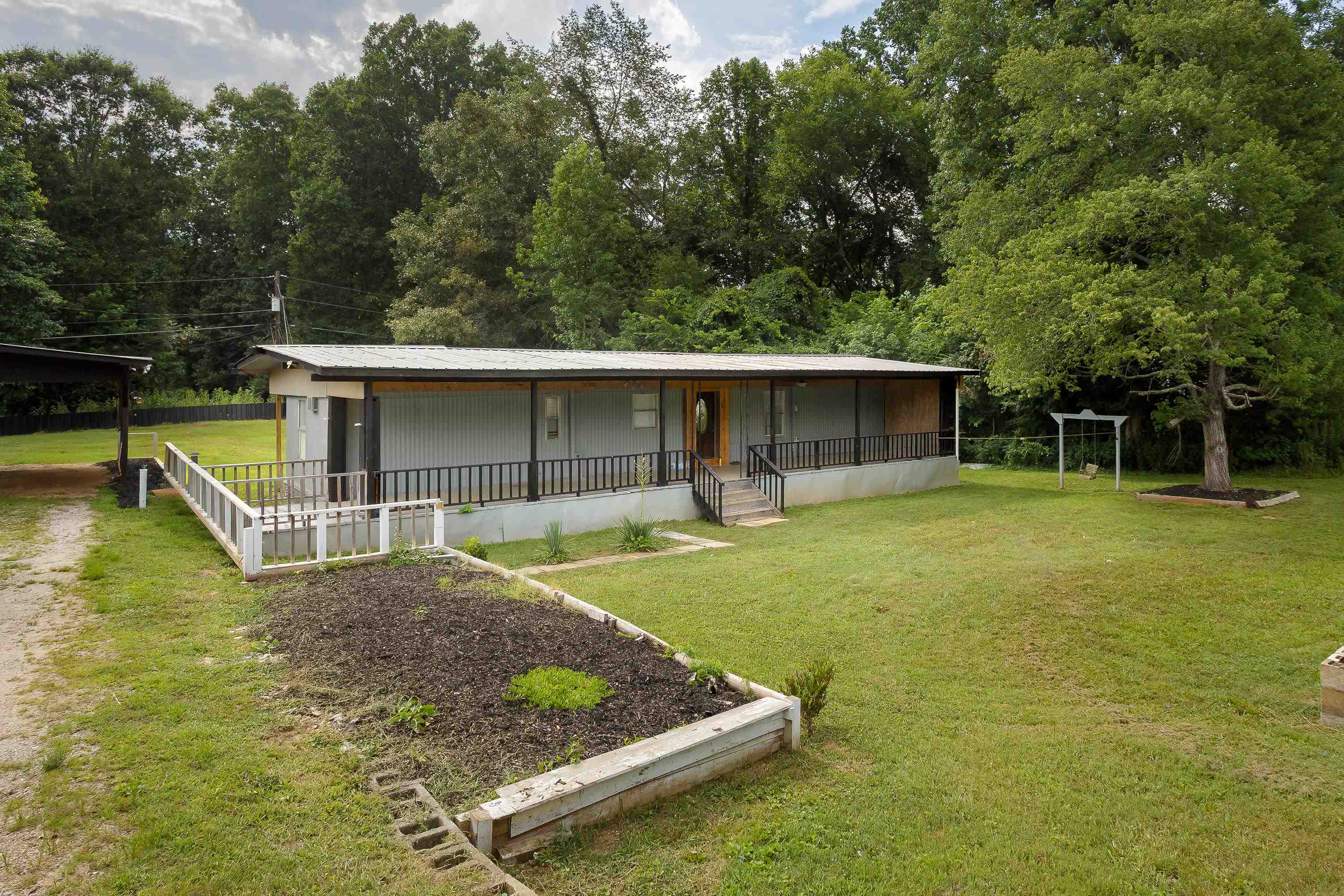 1631 Co Rd 24, Florence, AL 35633 — photo 1