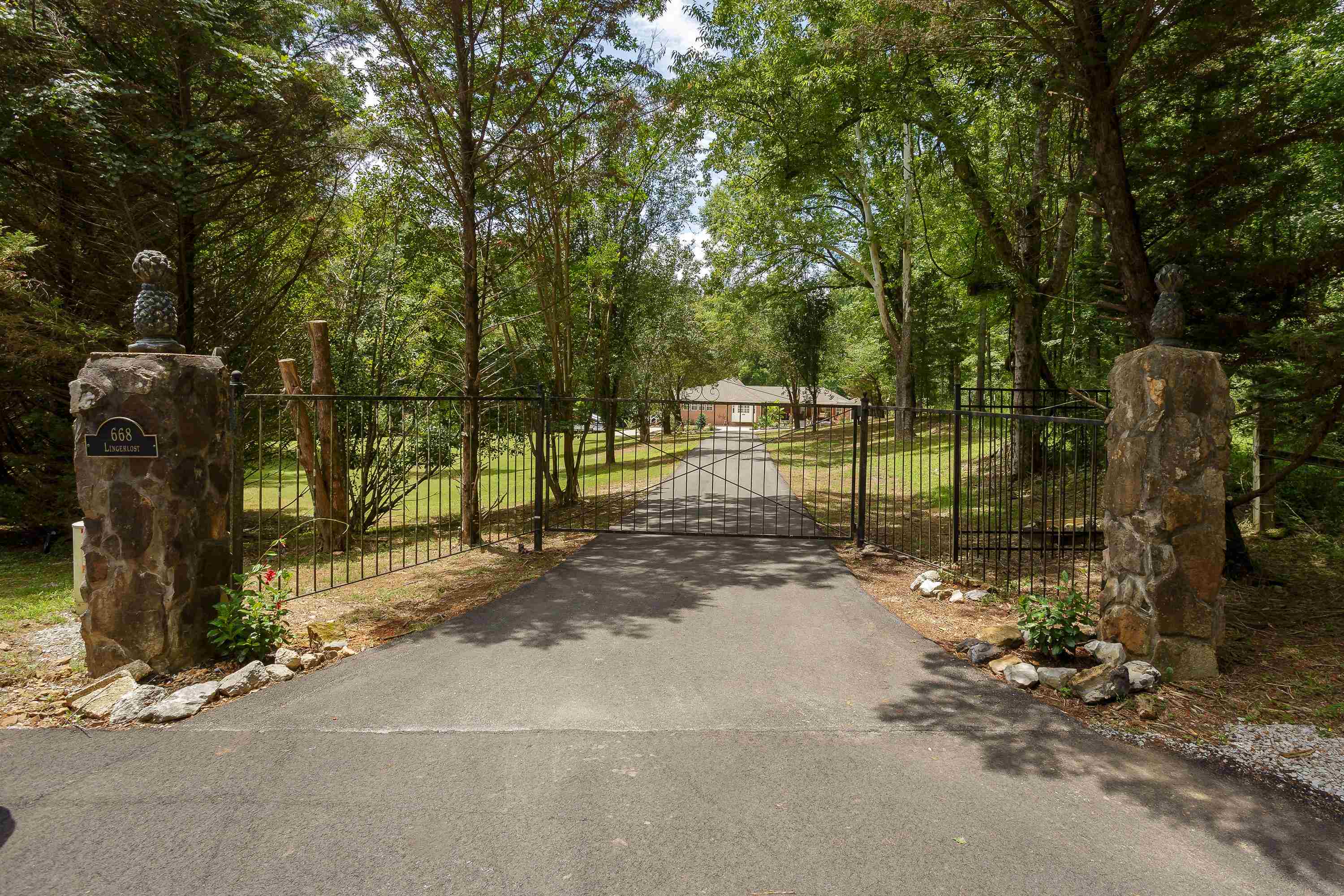 668 Lingerlost Rd, Killen, AL 35645 — photo 1