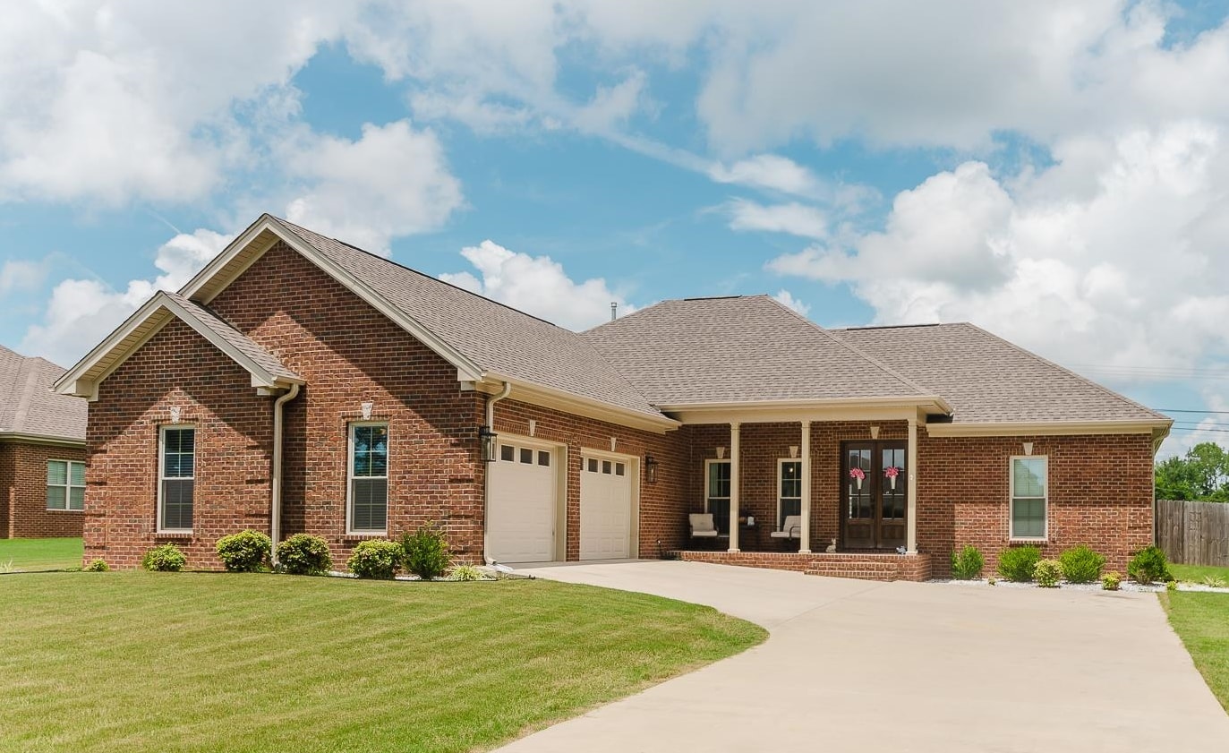 271 Oldenburg Dr, Killen, AL 35645 — photo 1