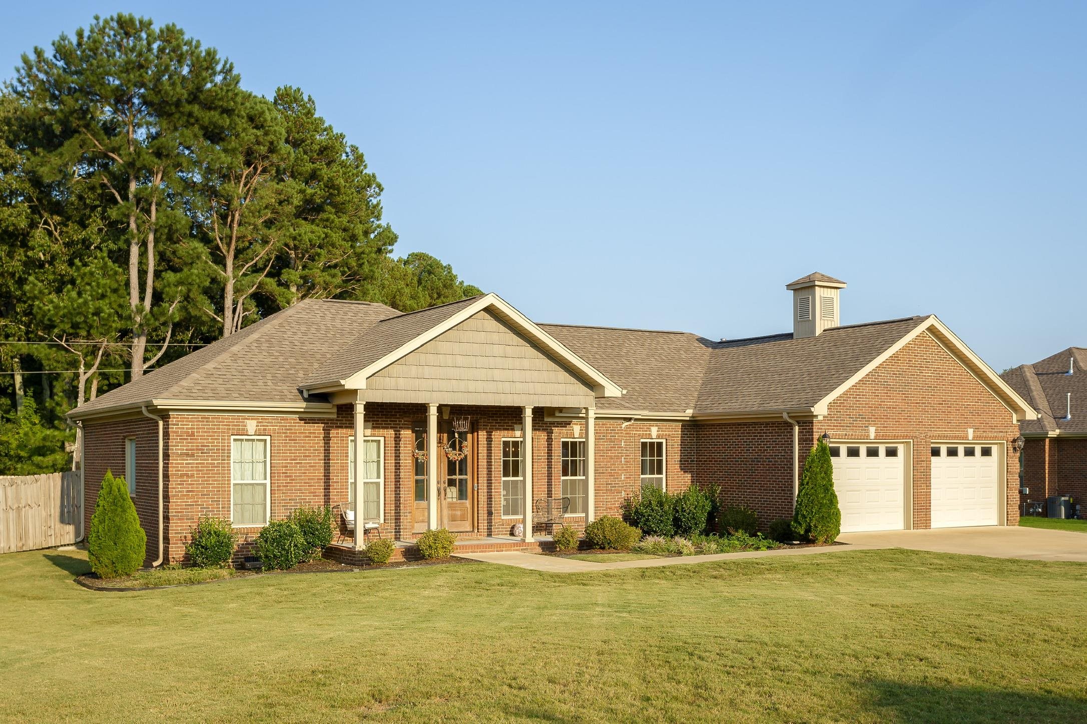 313 Dartmoor Dr, Killen, AL 35645 — photo 1