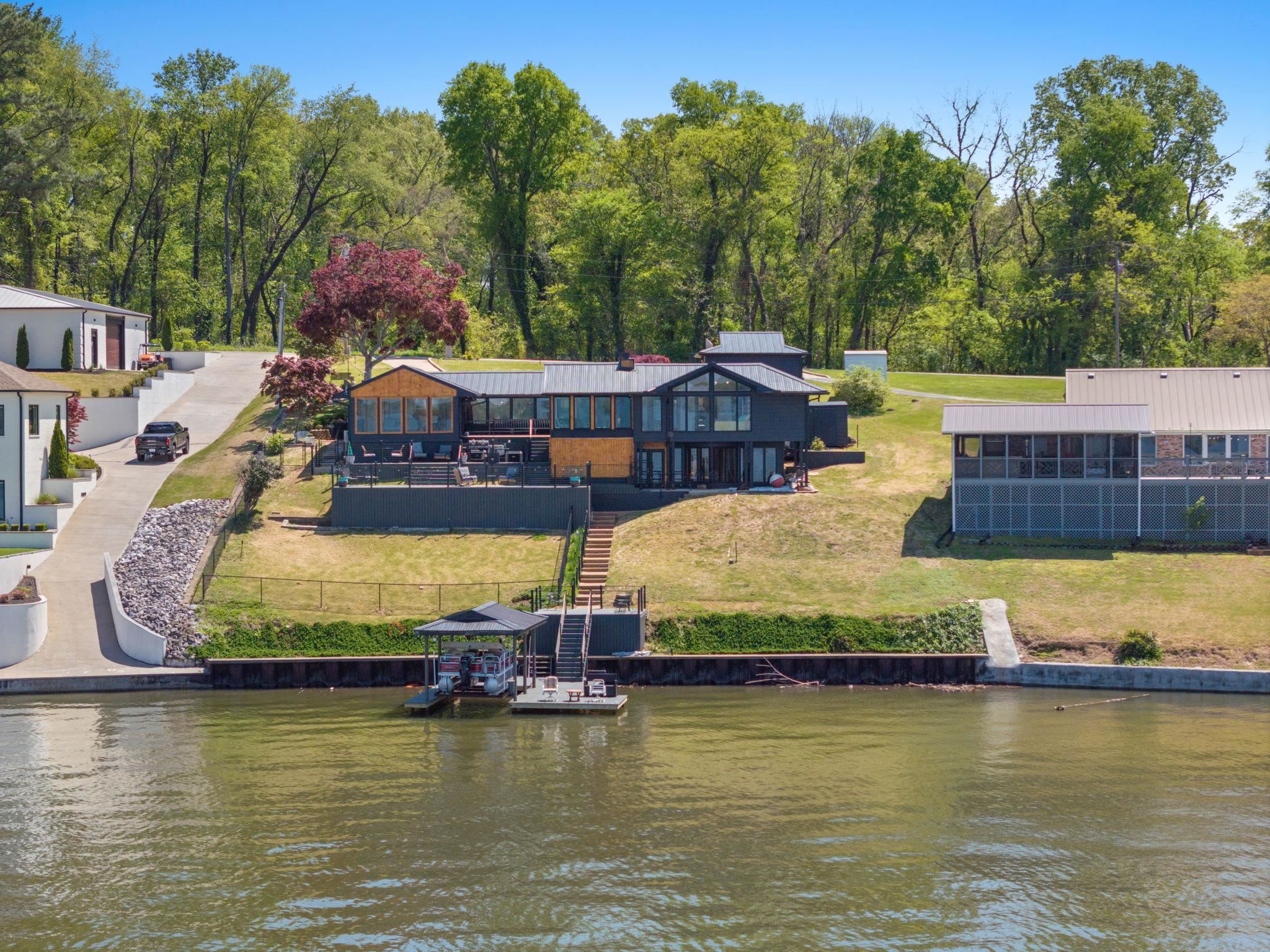 105 Lake View Dr, Muscle Shoals, AL 35661 — photo 2
