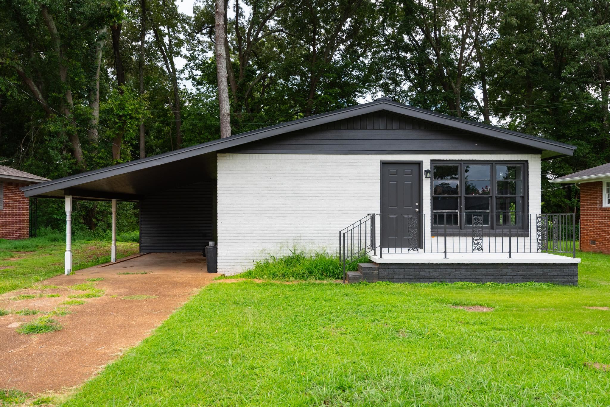 1110 Paul E Johnson Dr, Tuscumbia, AL 35674 — photo 2