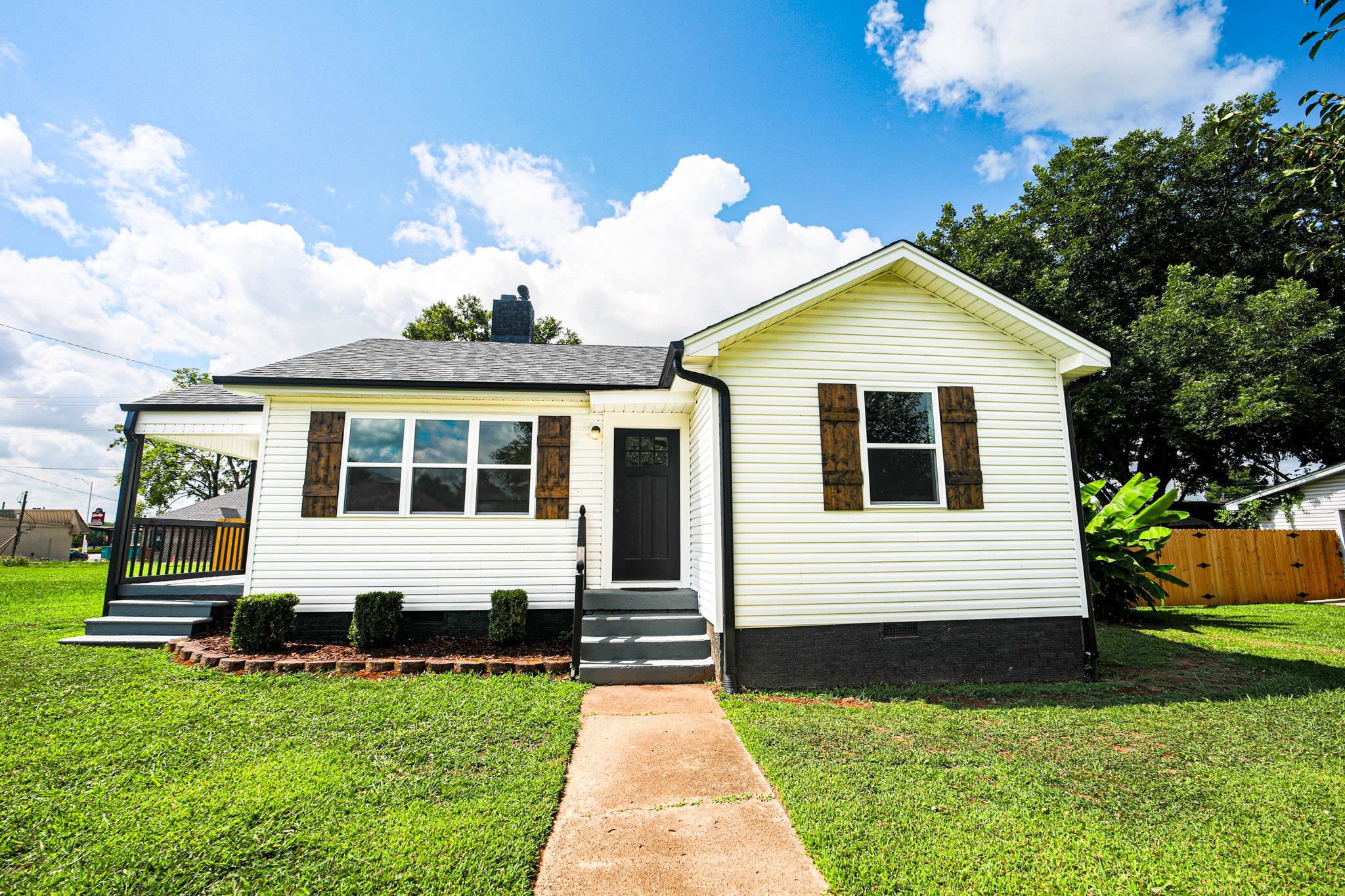 512 W Pasadena Ave, Muscle Shoals, AL 35661 — photo 1