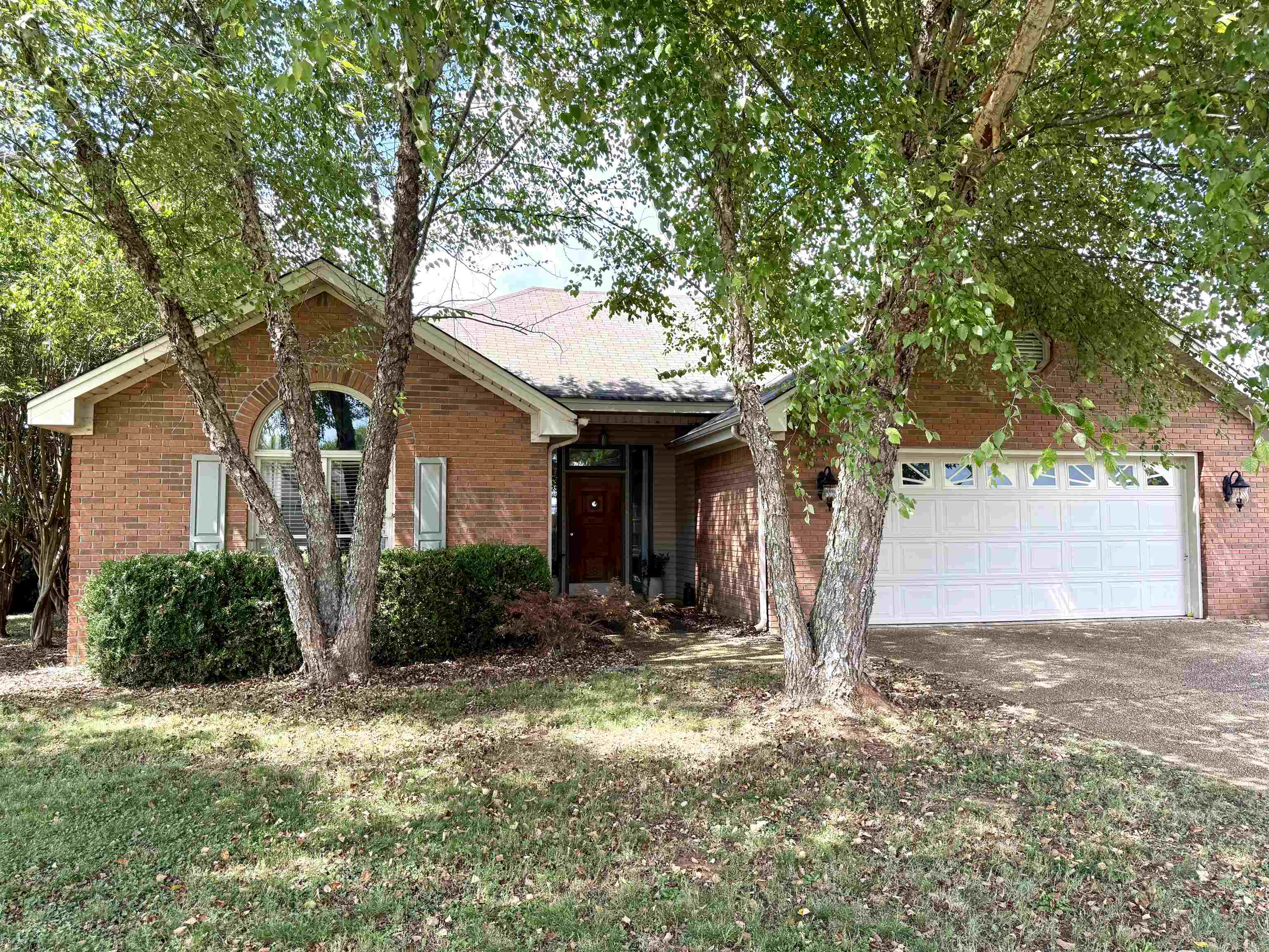 305 E Pershing Ave, Muscle Shoals, AL 35661 — photo 1