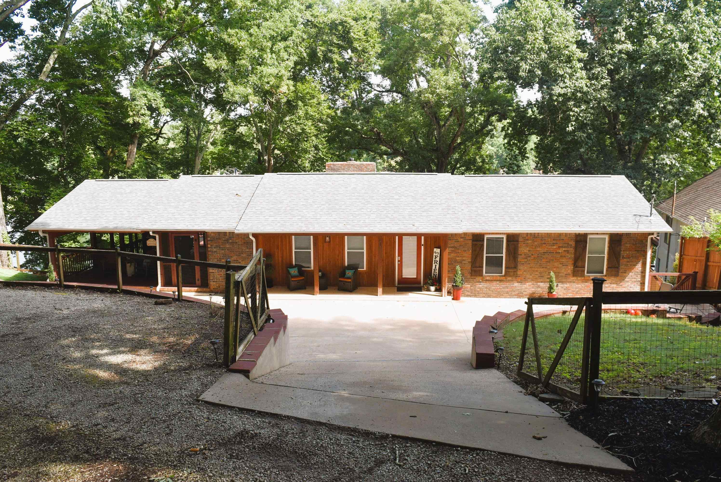 570 Shoals Ave, Killen, AL 35645 — photo 1