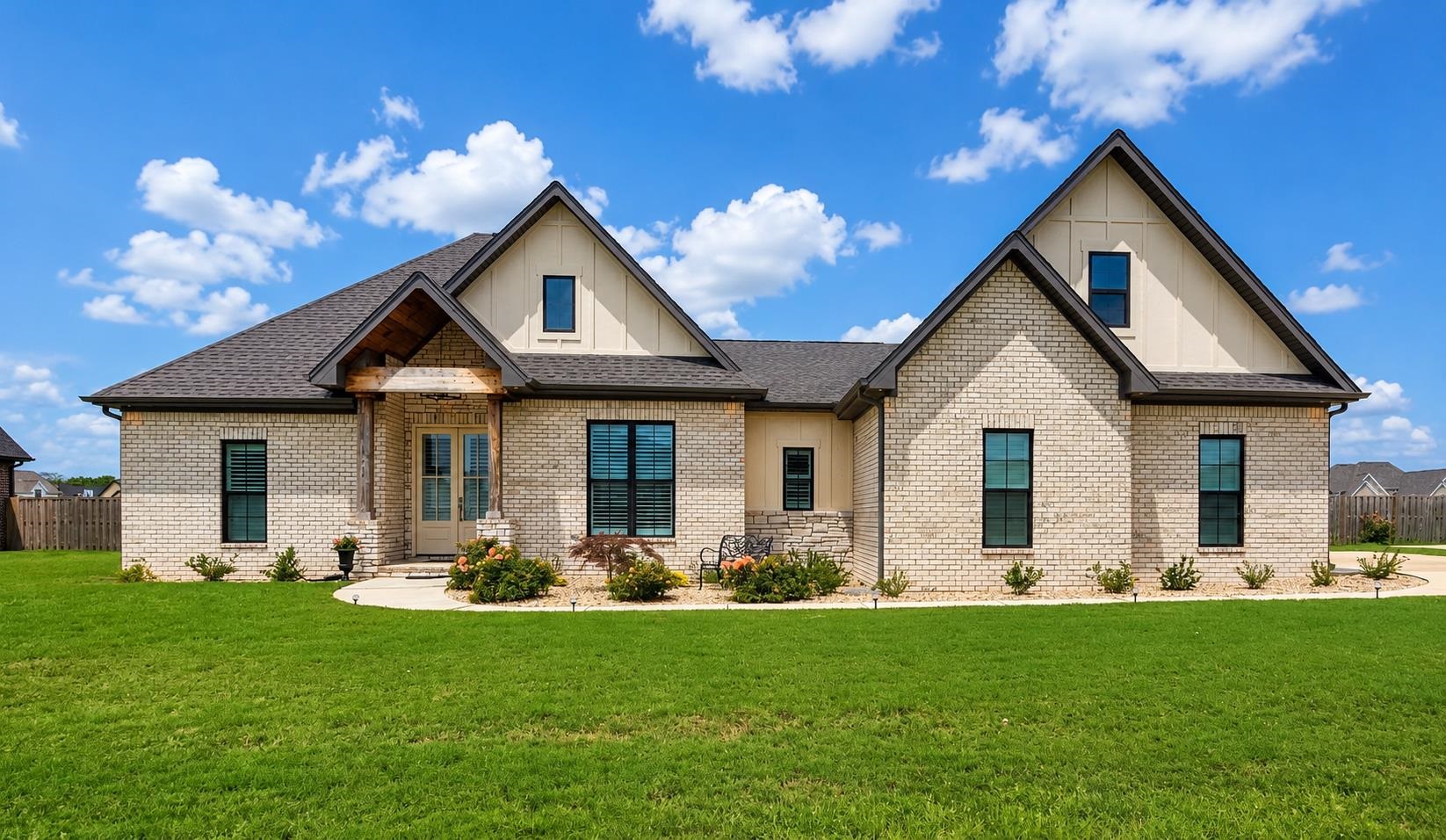 104 Shane Dr, Muscle Shoals, AL 35661 — photo 1