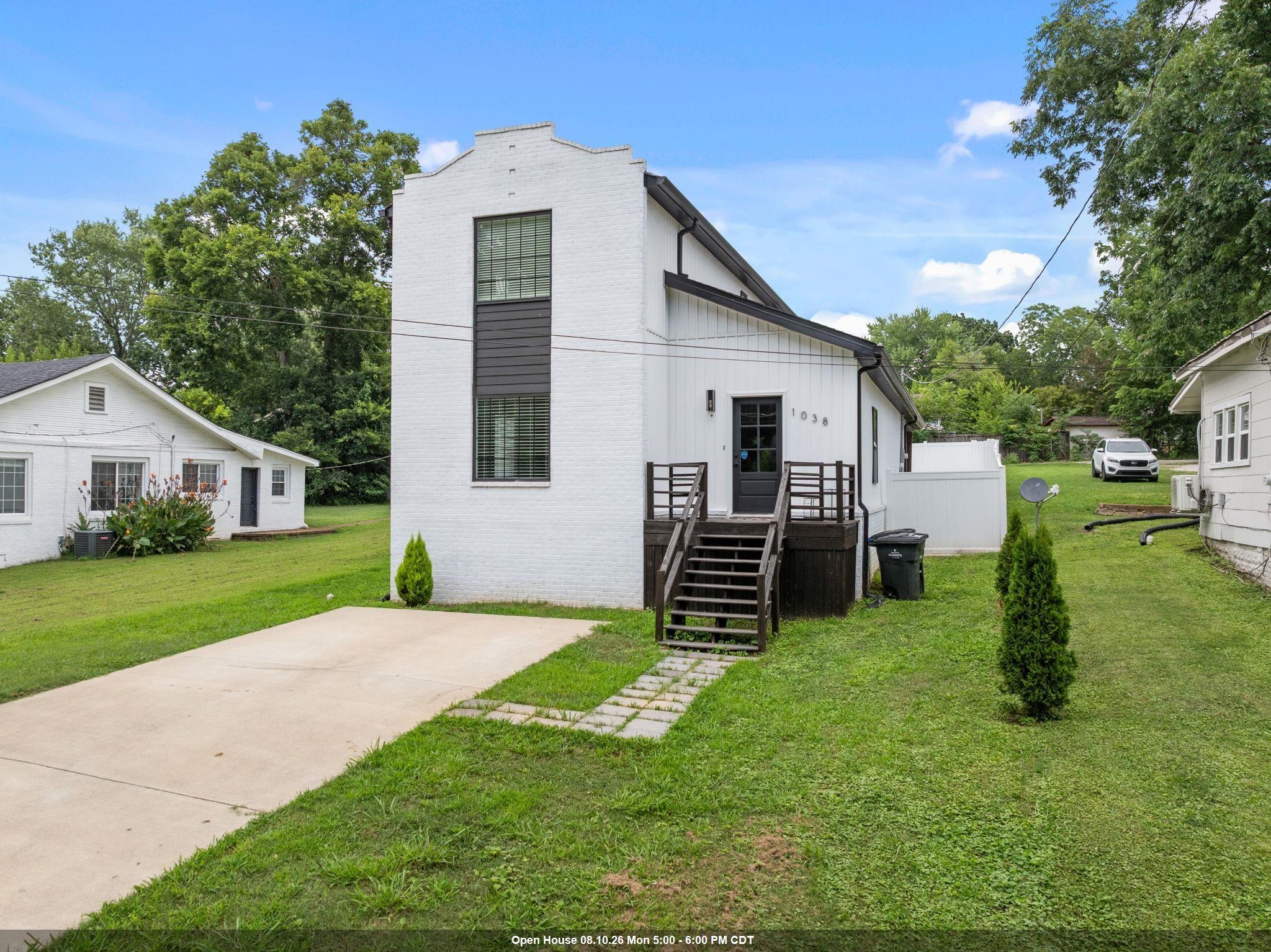 1038 N Royal Ave, Florence, AL 35630 — photo 1