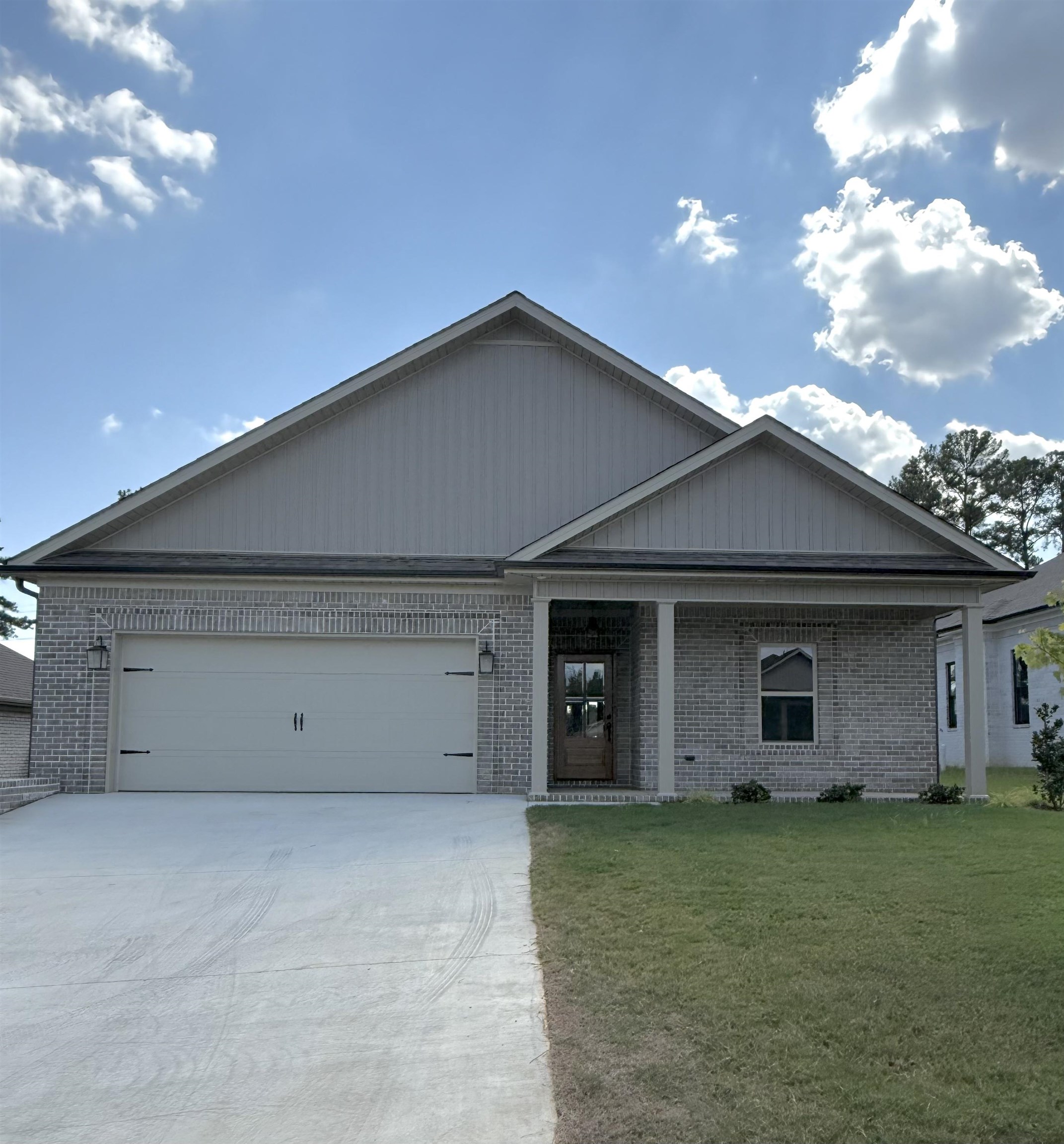 129 Silver Leaf Ln, Florence, AL 35633 — photo 1