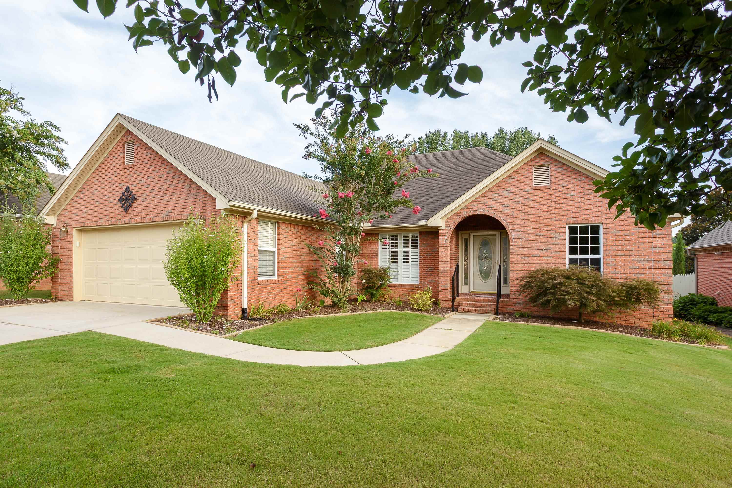 154 Breckenridge Ct, Florence, AL 35630 — photo 1