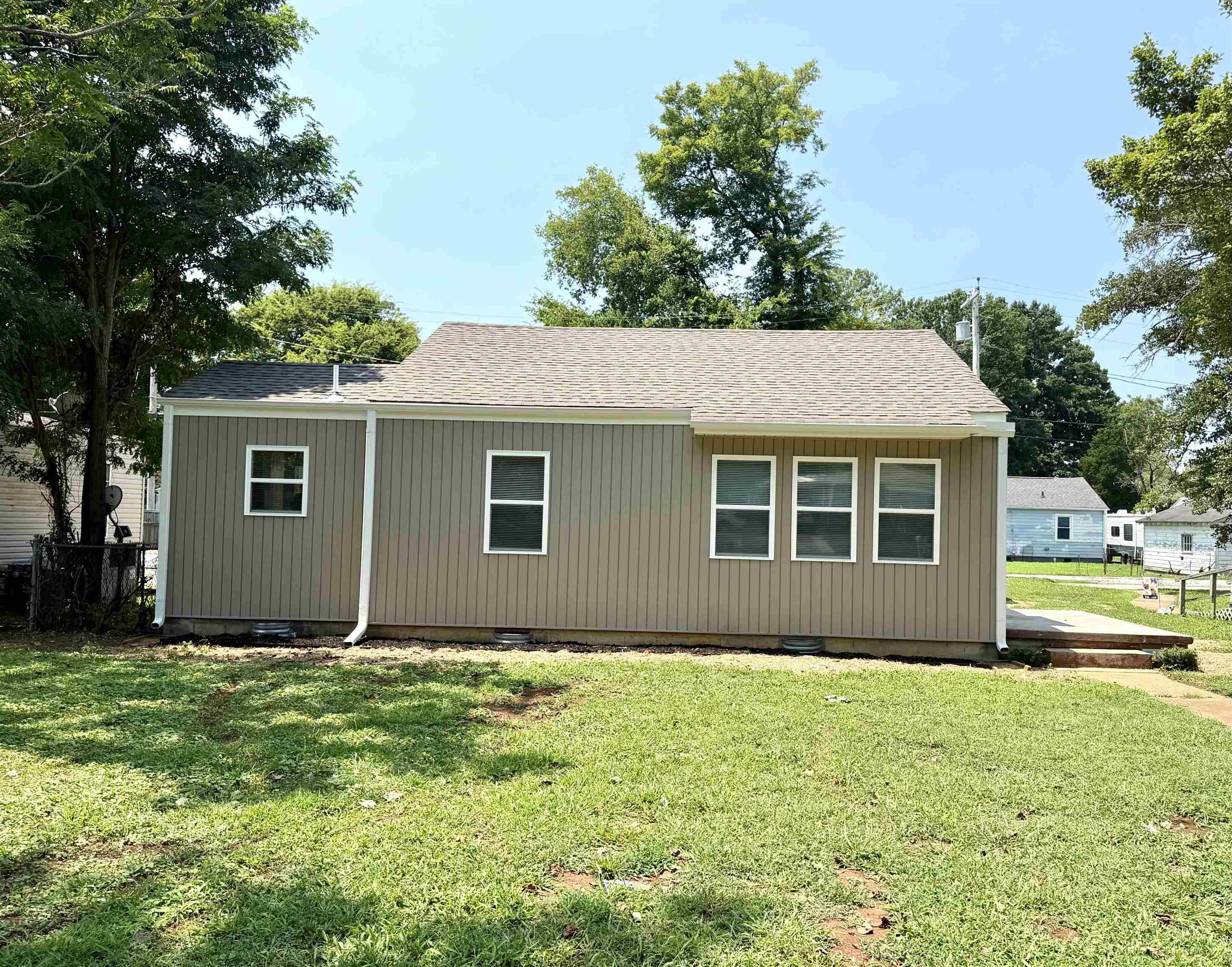 1003 N Cave St, Tuscumbia, AL 35674 — photo 1