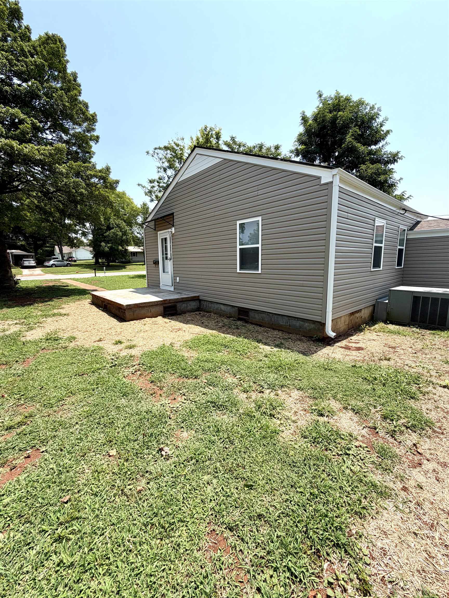 1003 N Cave St, Tuscumbia, AL 35674 — photo 2
