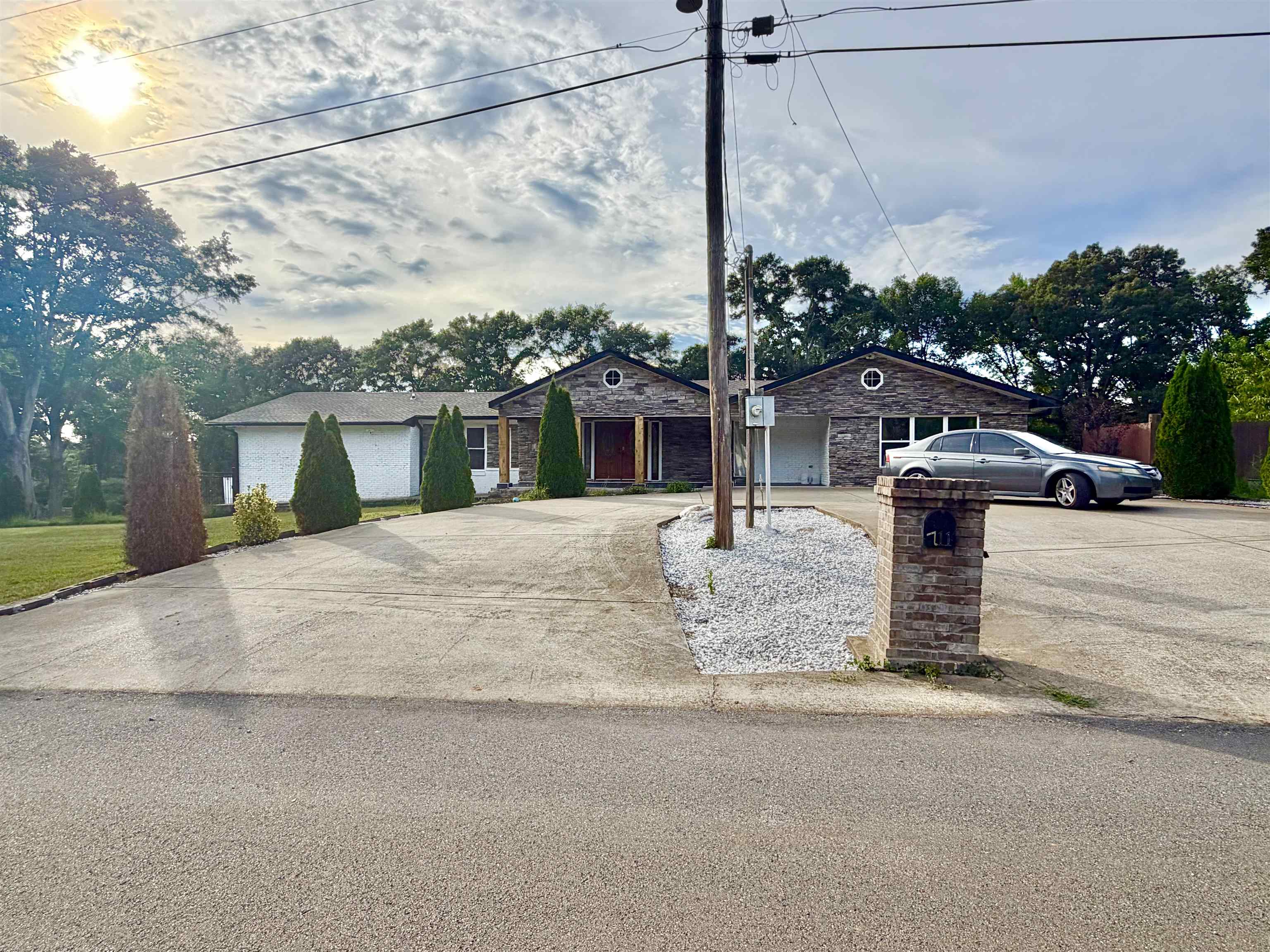 711 Magnolia St, Muscle Shoals, AL 35661 — photo 2